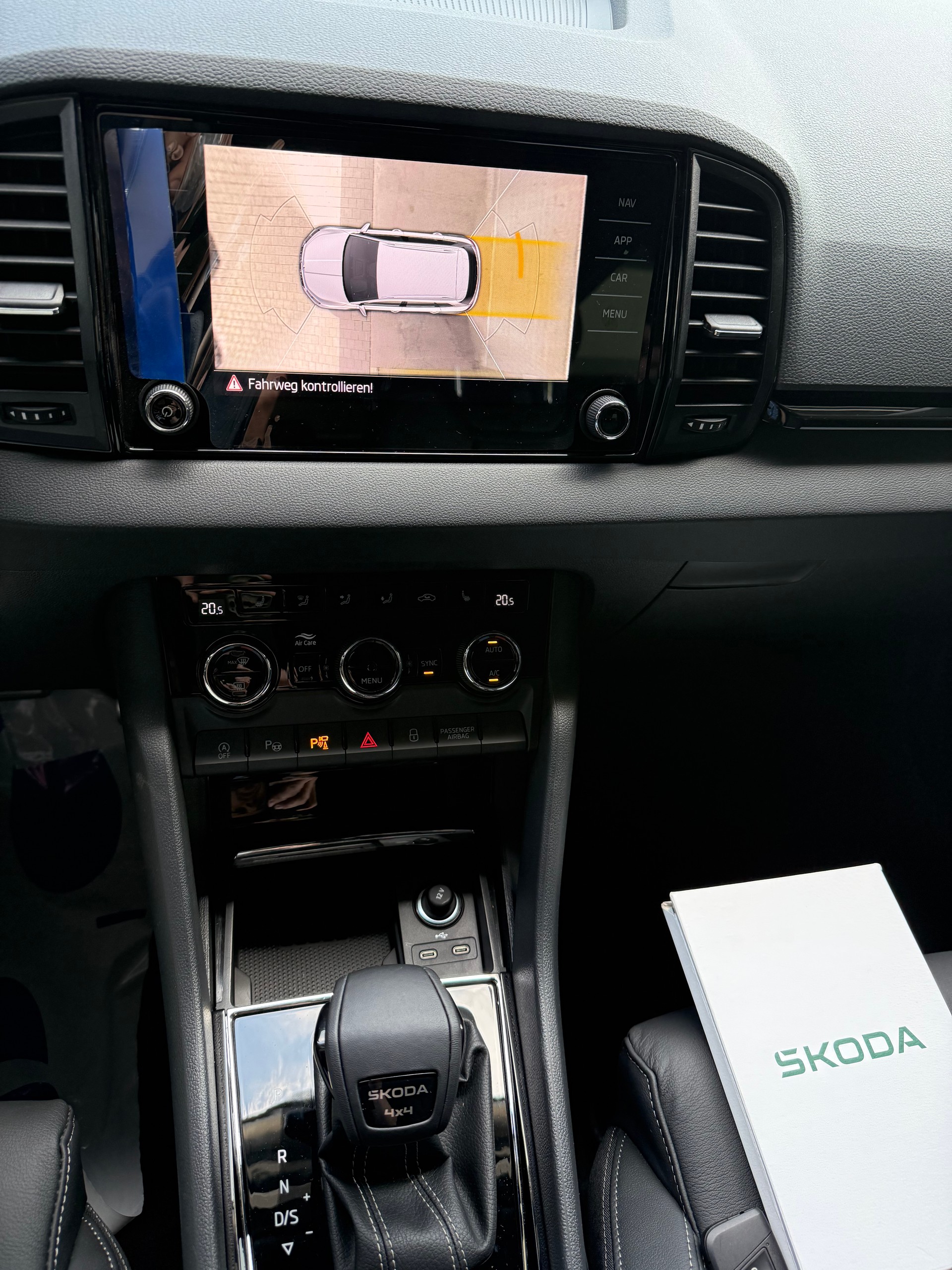 SKODA Karoq 2.0 TSI SportLine 4x4 DSG-image-10