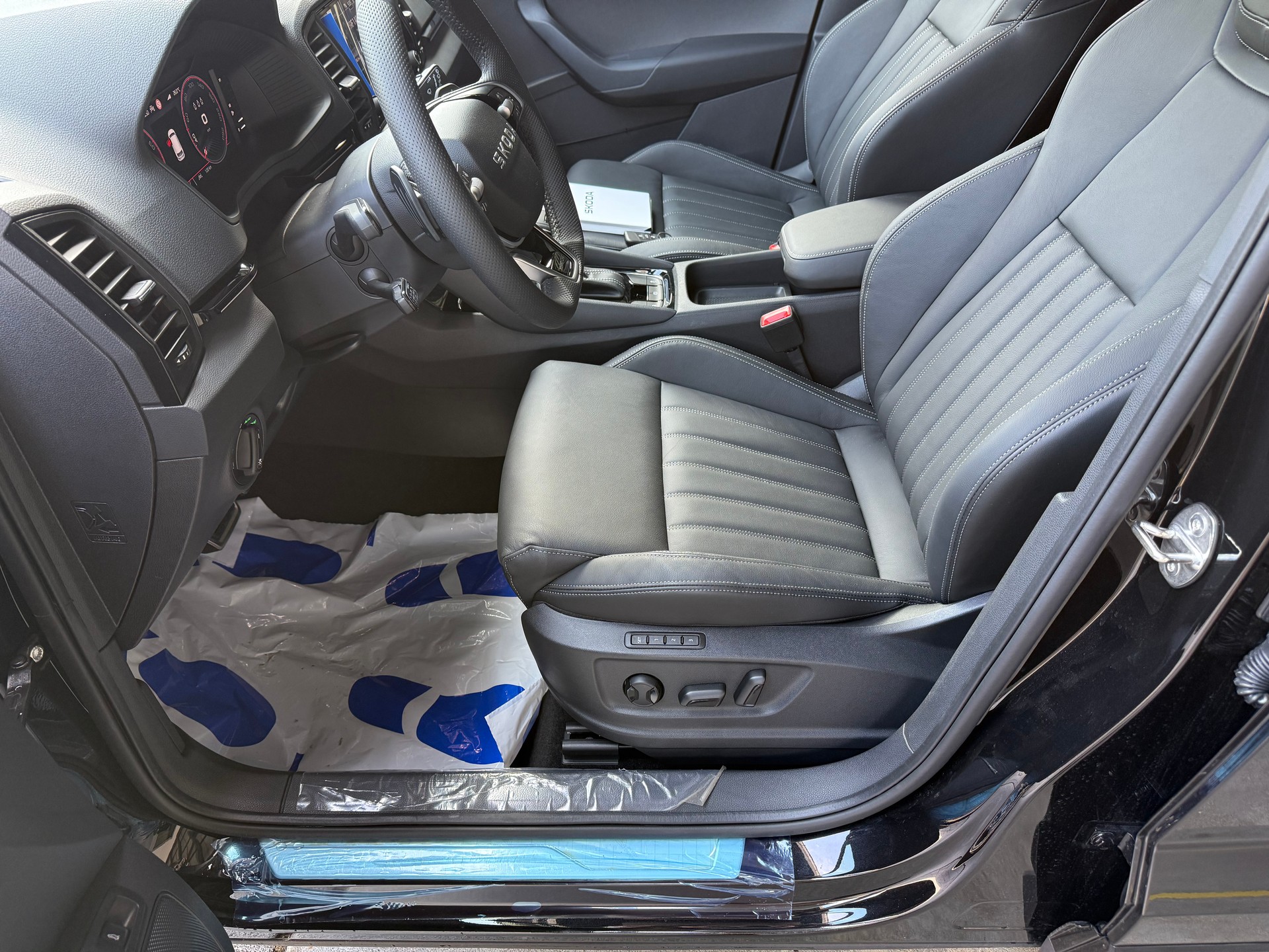SKODA Karoq 2.0 TSI SportLine 4x4 DSG-image-7