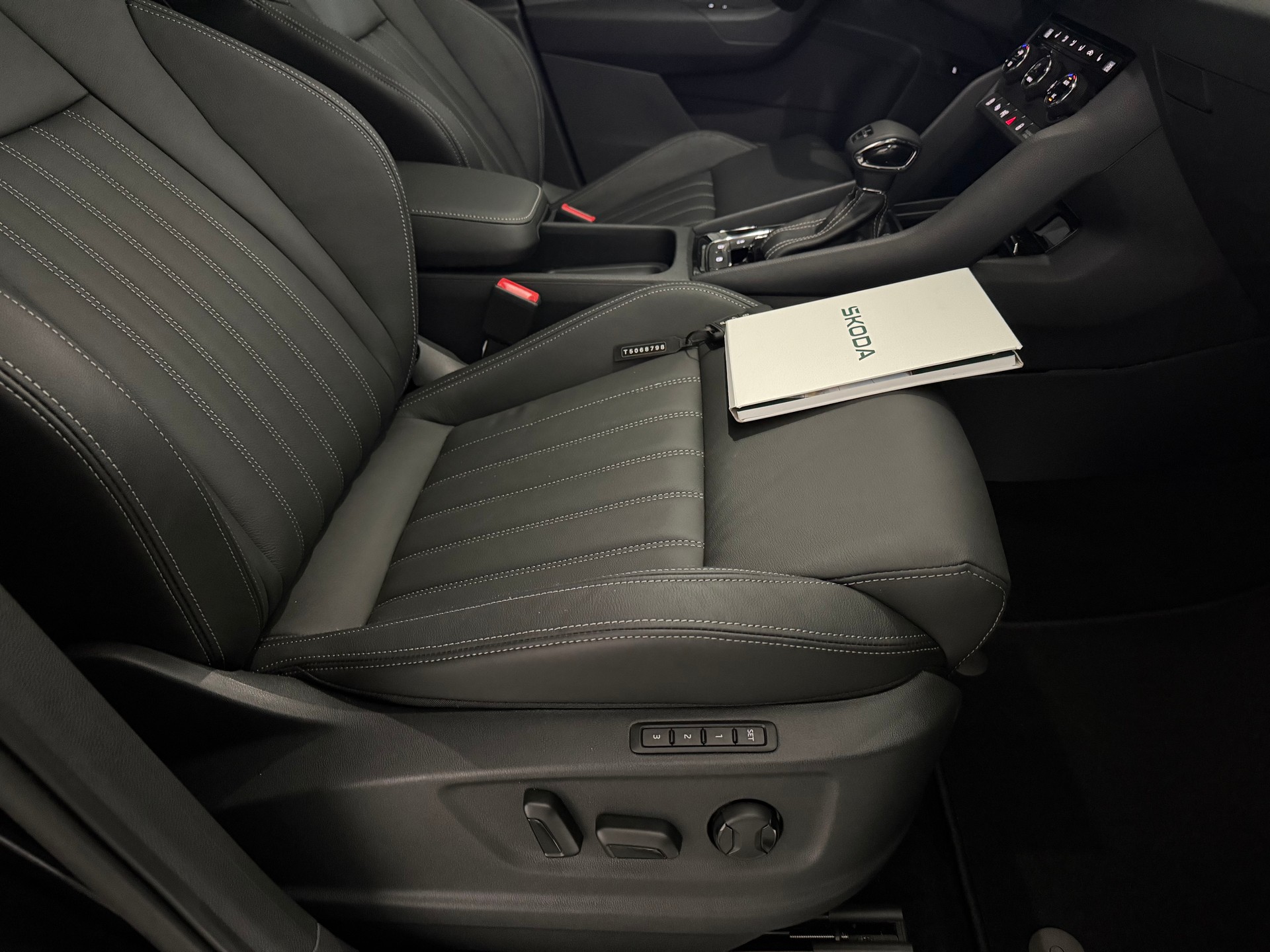 SKODA Karoq 2.0 TSI SportLine 4x4 DSG-image-6