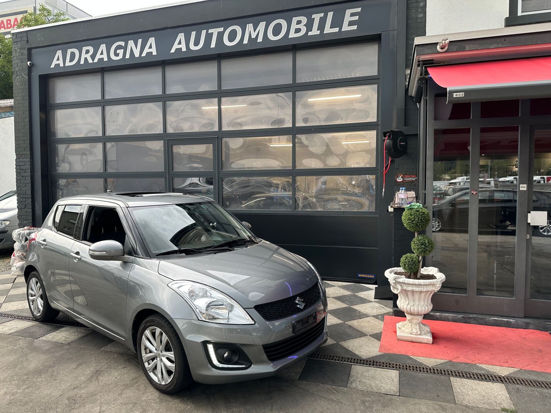 SUZUKI Swift 1.2i 16V Compact Top Automatic-showroom-element-2