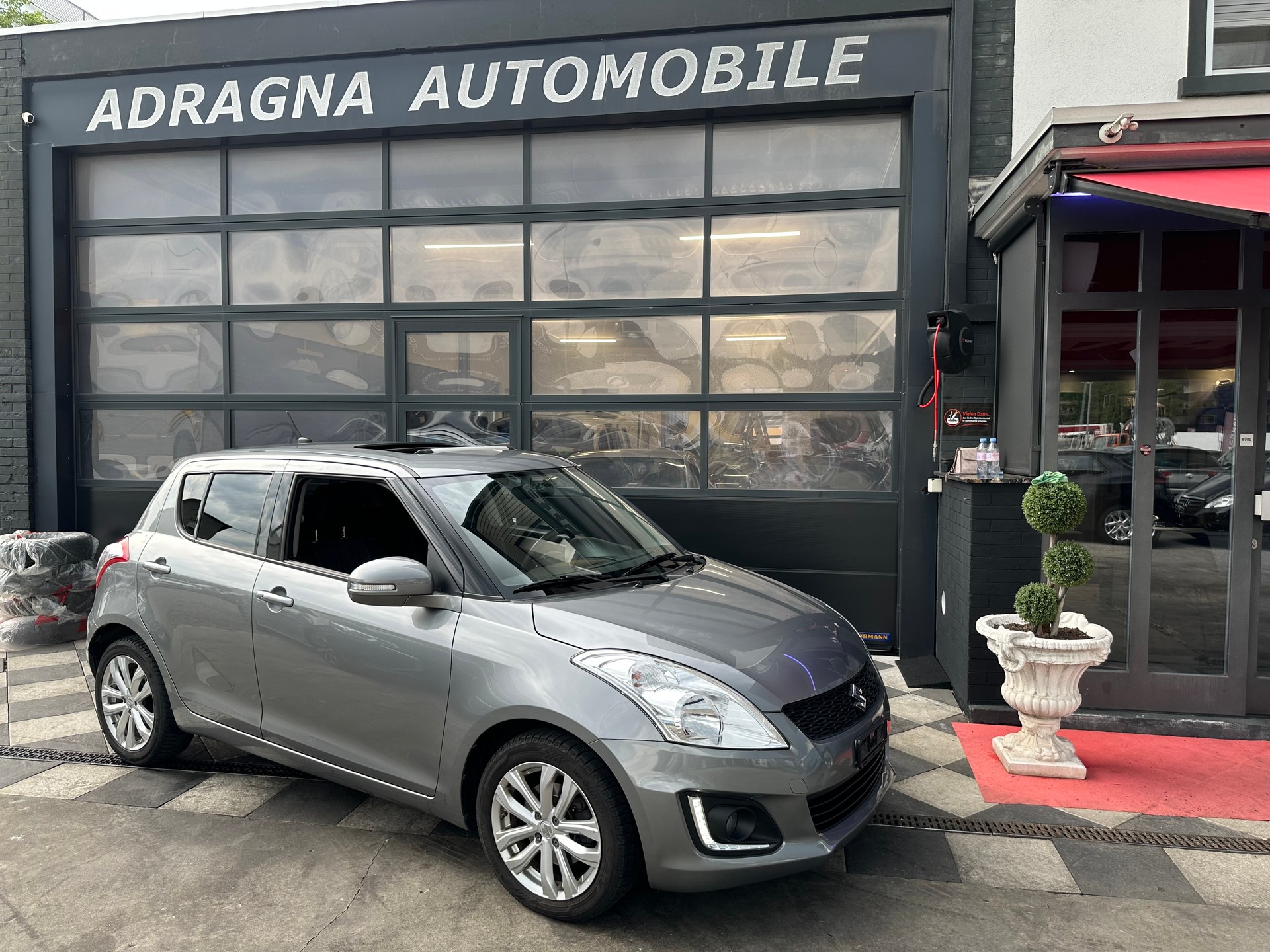 SUZUKI Swift 1.2i 16V Compact Top Automatic-showroom-element-1