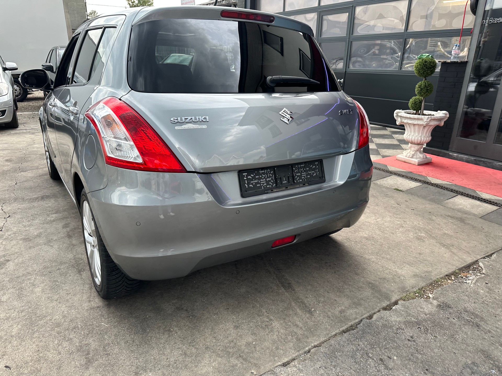 SUZUKI Swift 1.2i 16V Compact Top Automatic-image-5