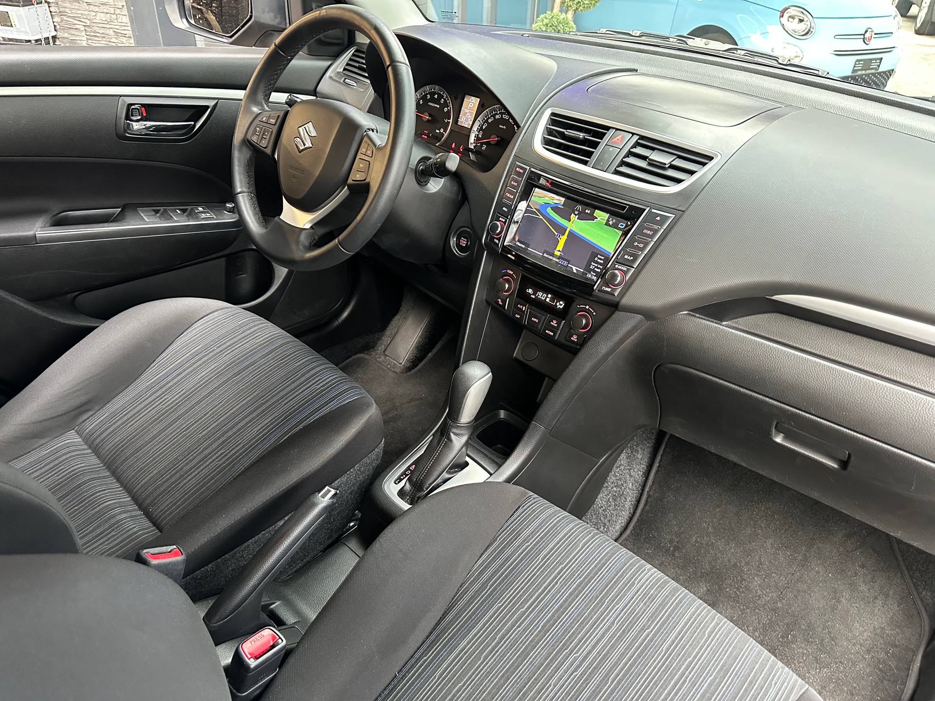 SUZUKI Swift 1.2i 16V Compact Top Automatic-image-7