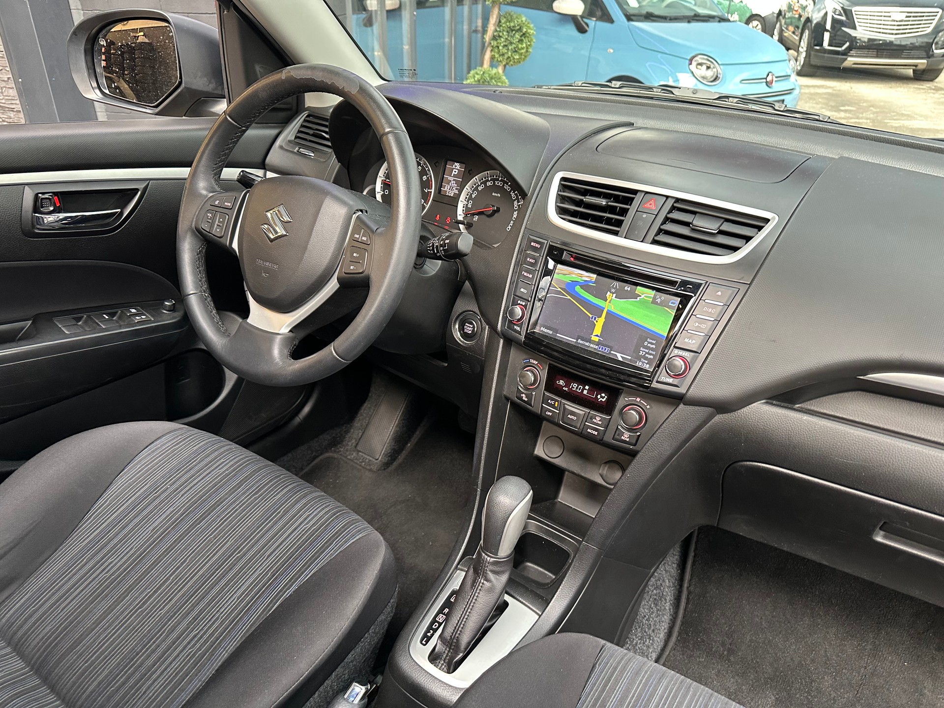 SUZUKI Swift 1.2i 16V Compact Top Automatic-image-6