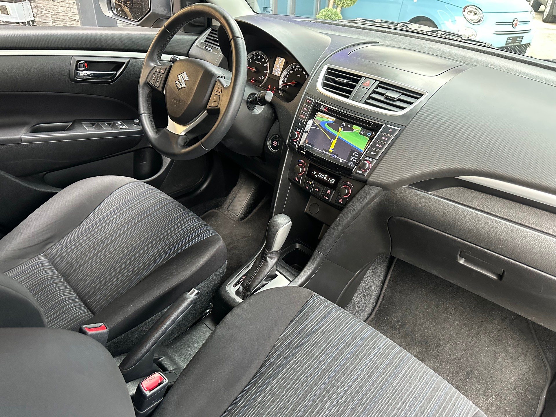 SUZUKI Swift 1.2i 16V Compact Top Automatic-image-19