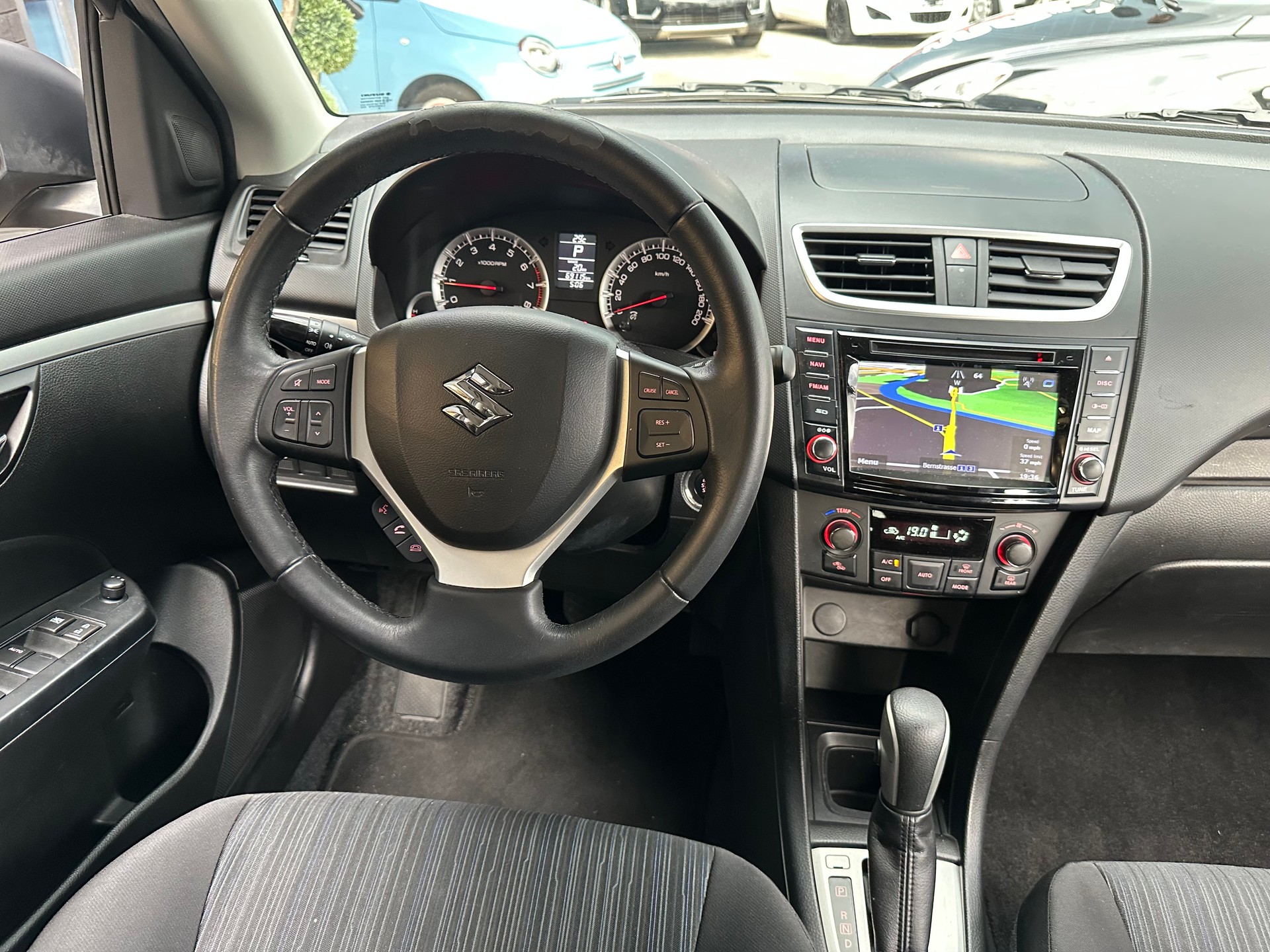 SUZUKI Swift 1.2i 16V Compact Top Automatic-image-8