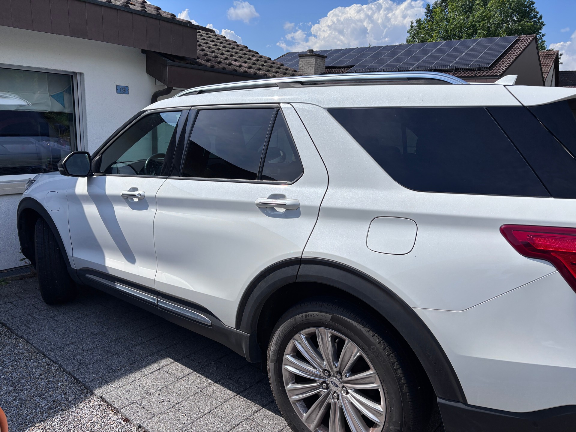 FORD 3.0 V6 Plug-in Hybrid Platinum-image-2