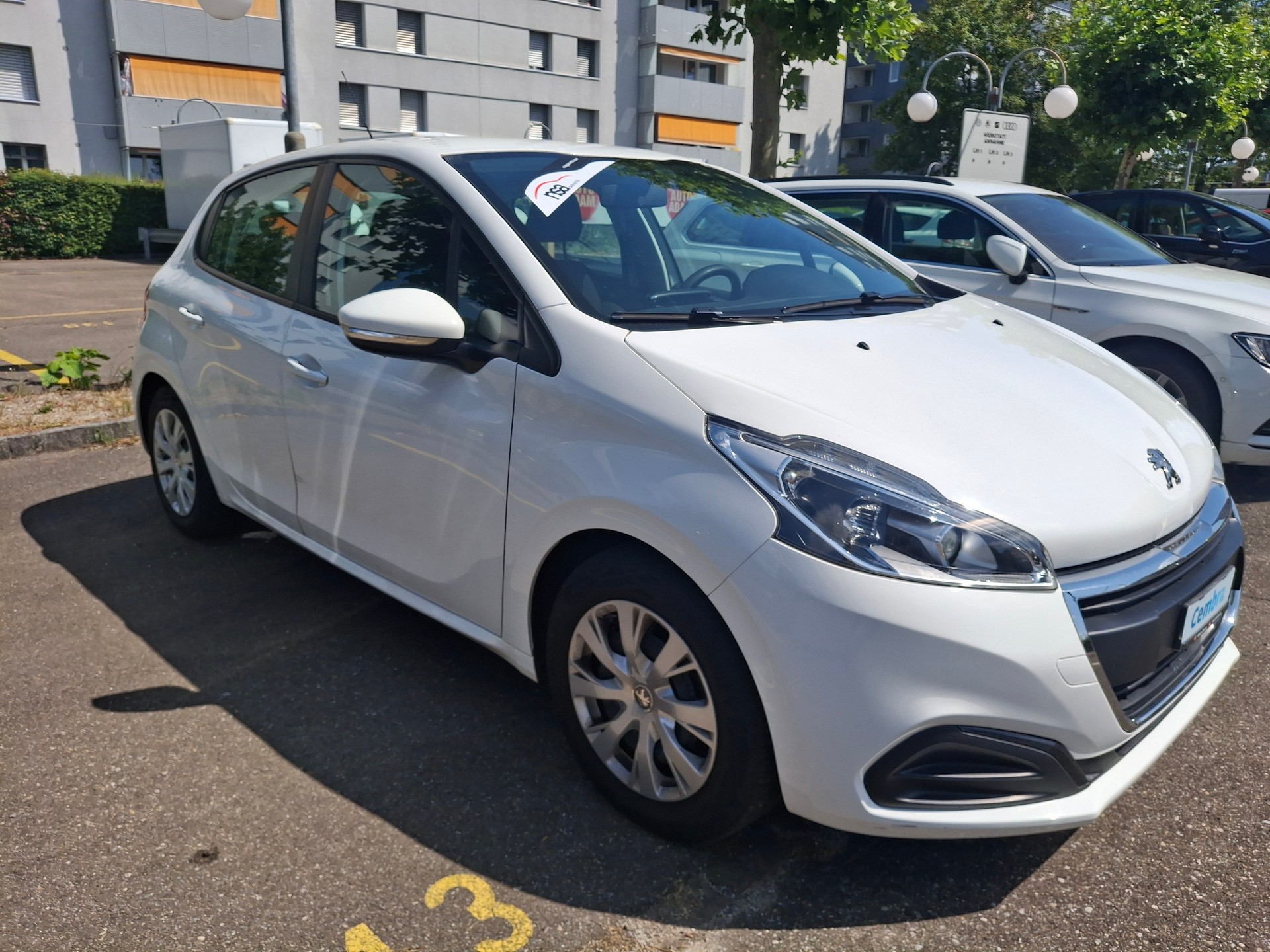 PEUGEOT 208 1.2 PureTech Style EAT6-image-18