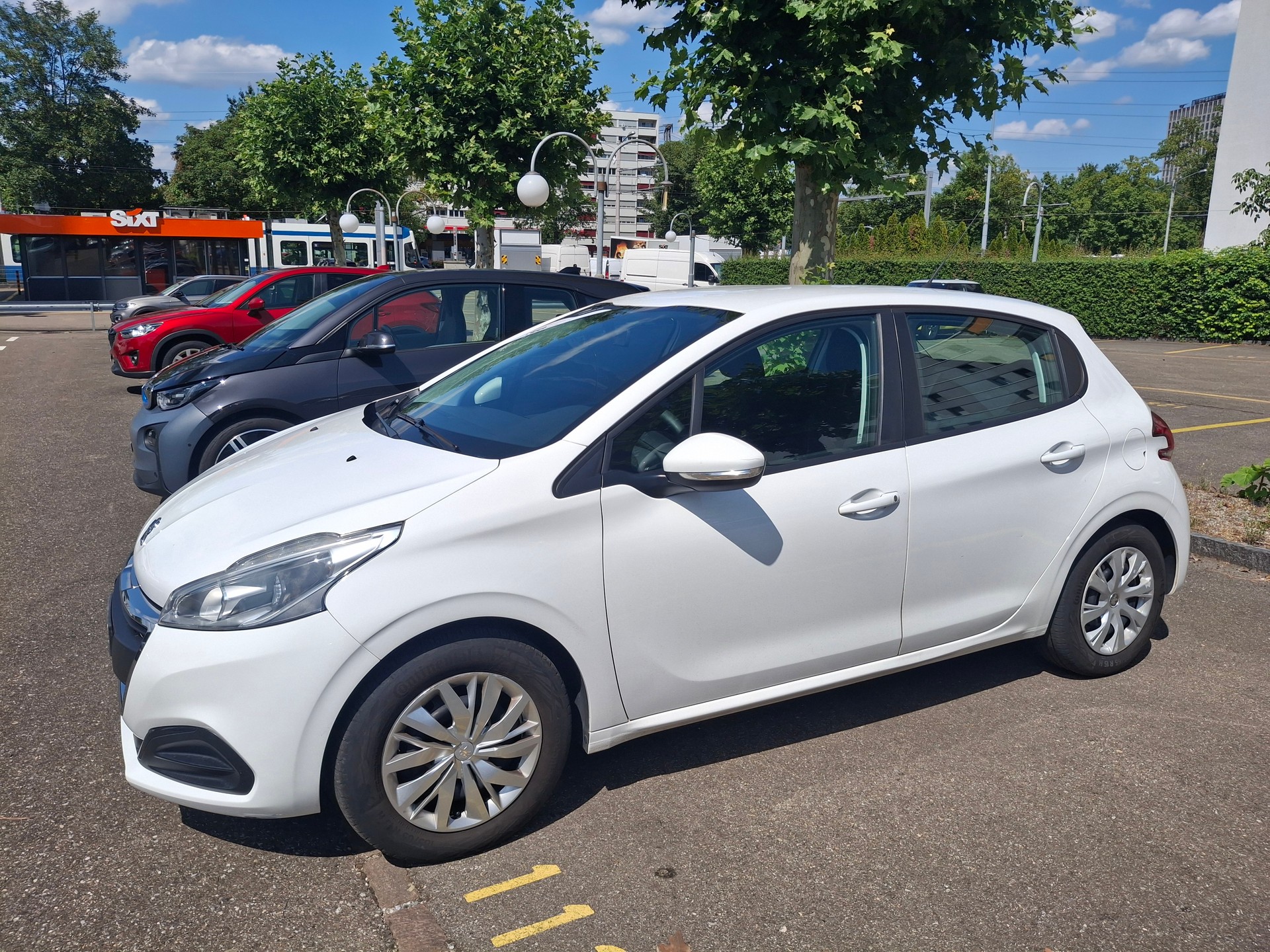 PEUGEOT 208 1.2 PureTech Style EAT6-image-1