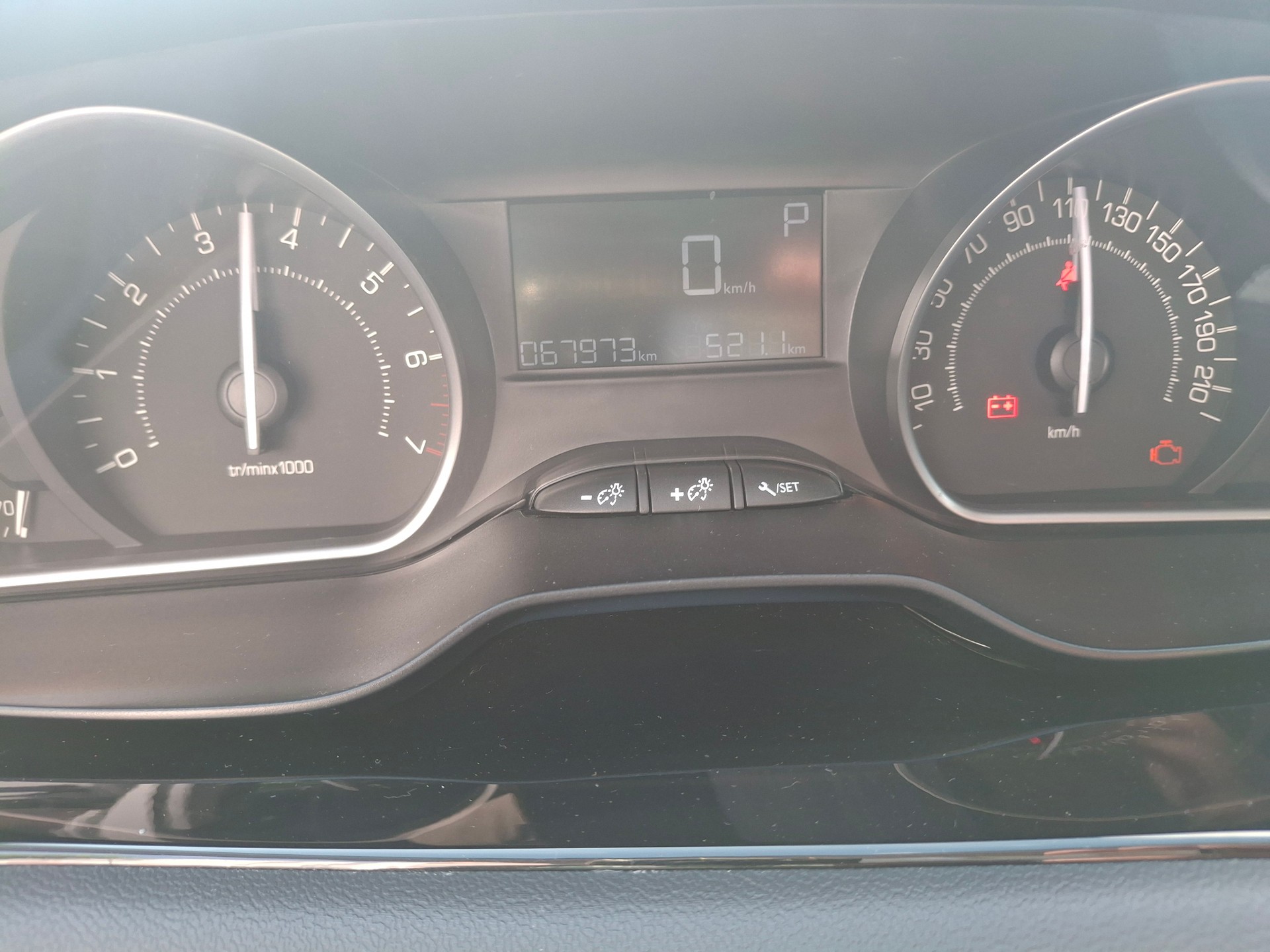 PEUGEOT 208 1.2 PureTech Style EAT6-image-4