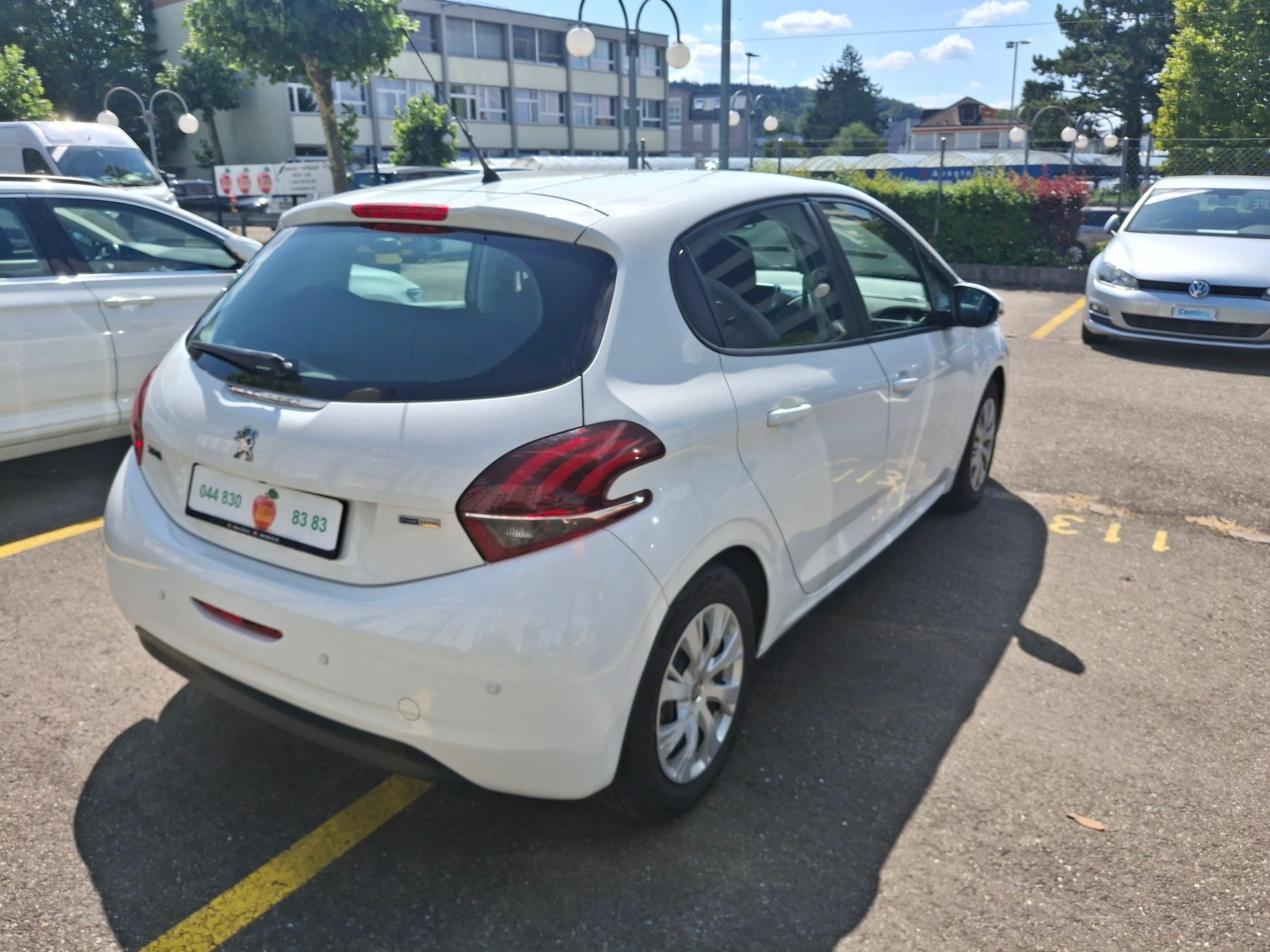 PEUGEOT 208 1.2 PureTech Style EAT6-image-19