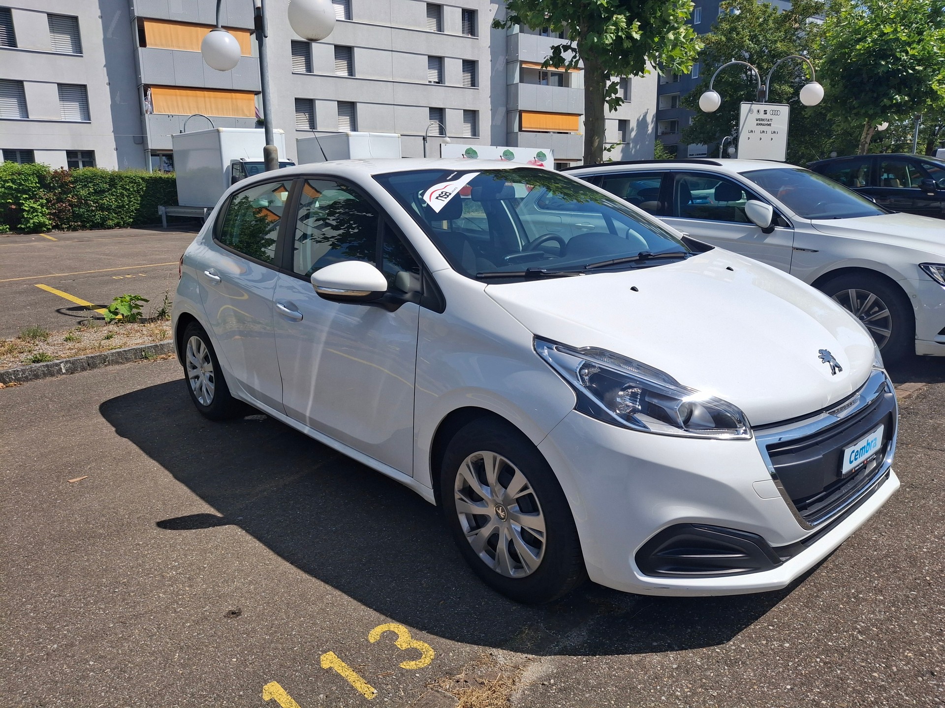 PEUGEOT 208 1.2 PureTech Style EAT6-image-17