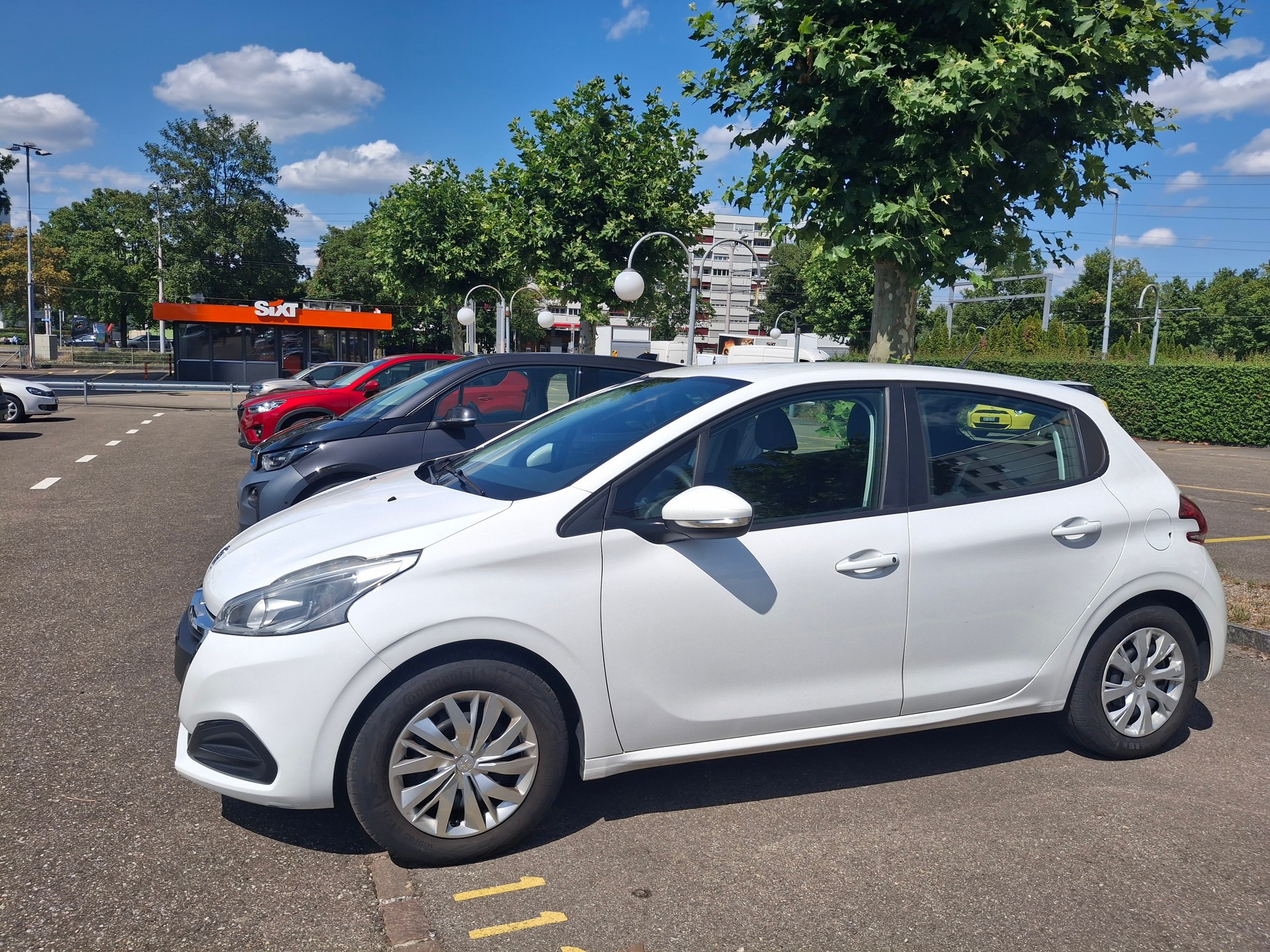 PEUGEOT 208 1.2 PureTech Style EAT6-image-16
