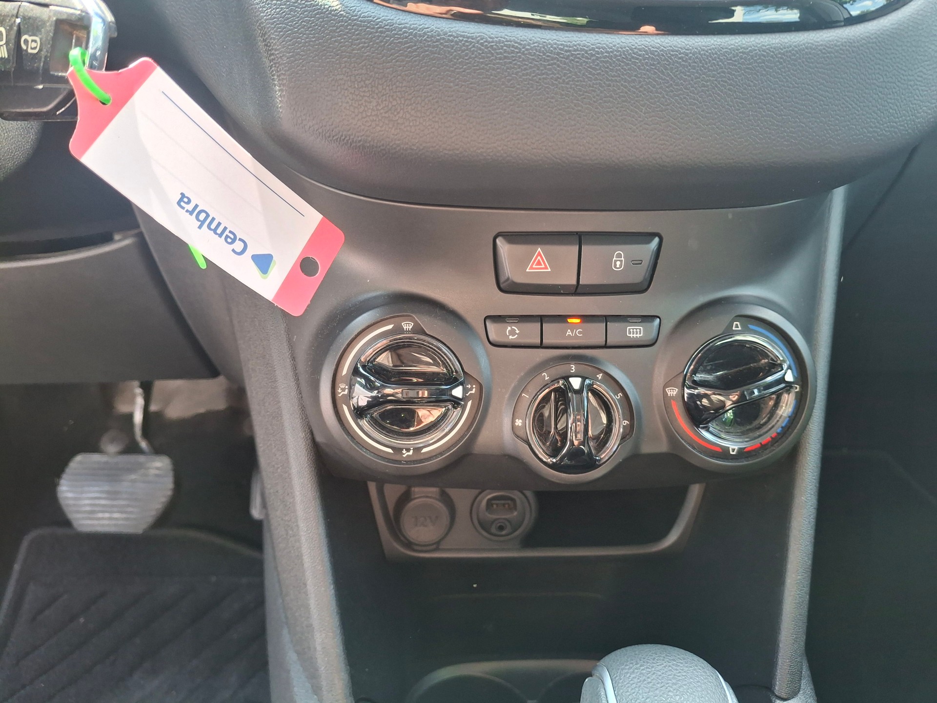 PEUGEOT 208 1.2 PureTech Style EAT6-image-2