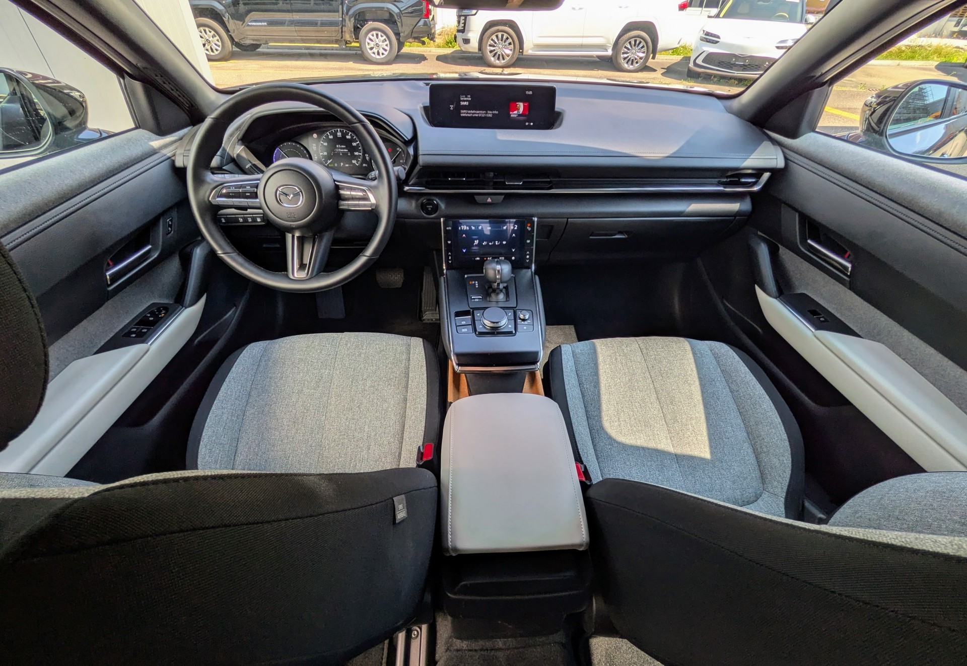 MAZDA MX-30 PHEV e-Skyactiv R-EV 170 Exclusive-Line-showroom-element-2