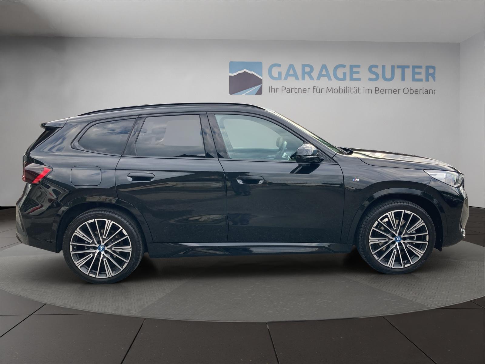 BMW iX1 30 xDrive-image-5