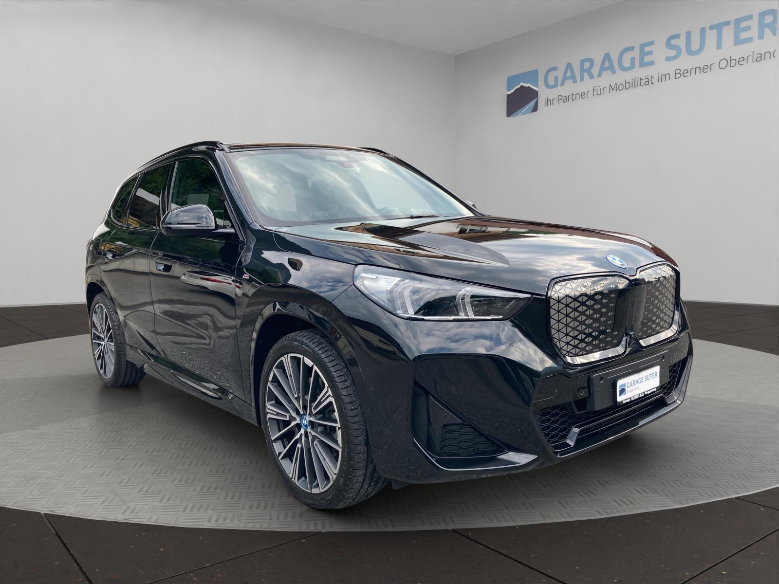 BMW iX1 30 xDrive-image-6