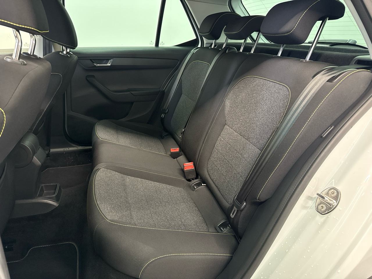 SKODA Fabia 1.0 TSI Ambition DSG-image-5