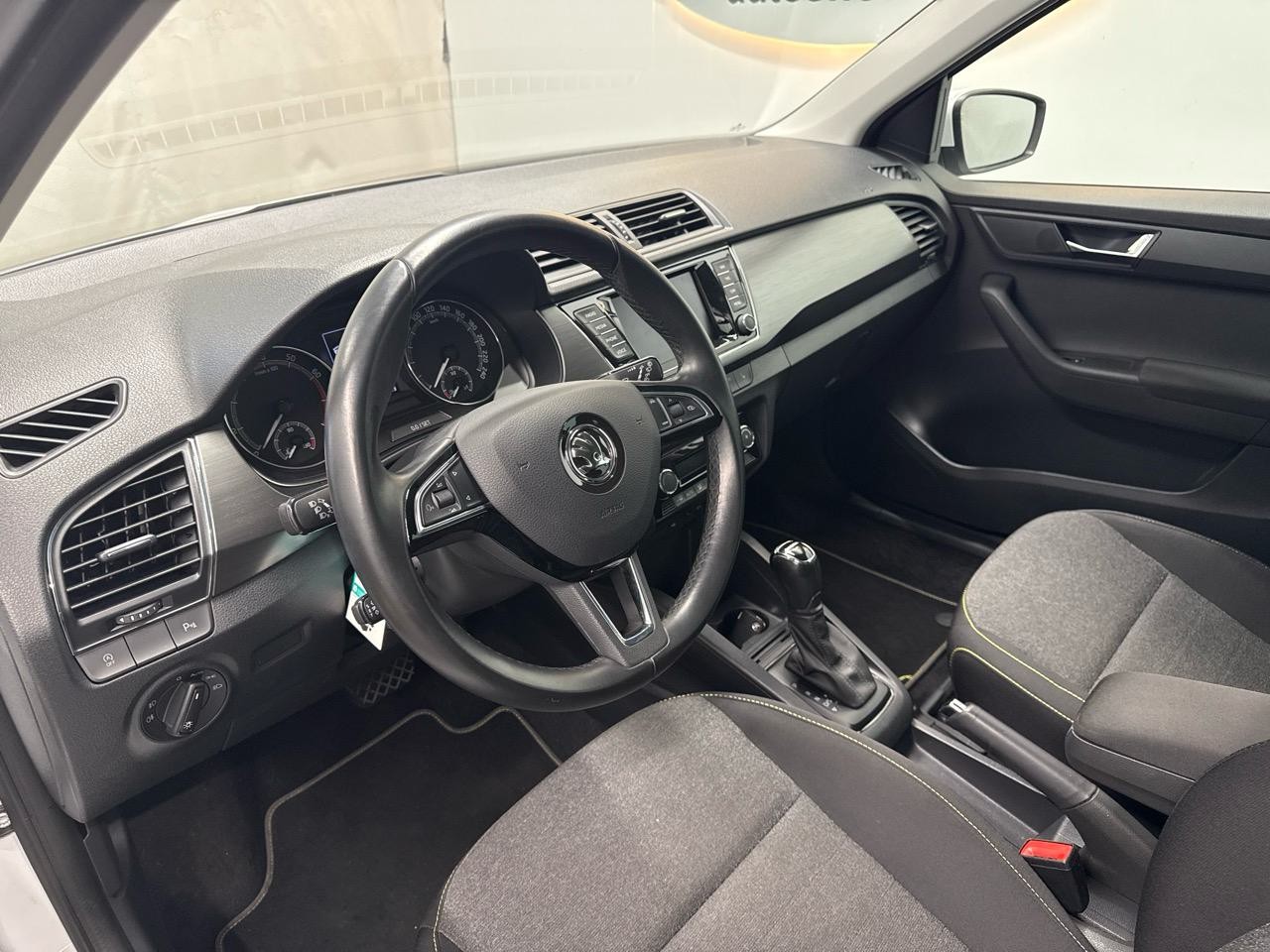 SKODA Fabia 1.0 TSI Ambition DSG-image-2