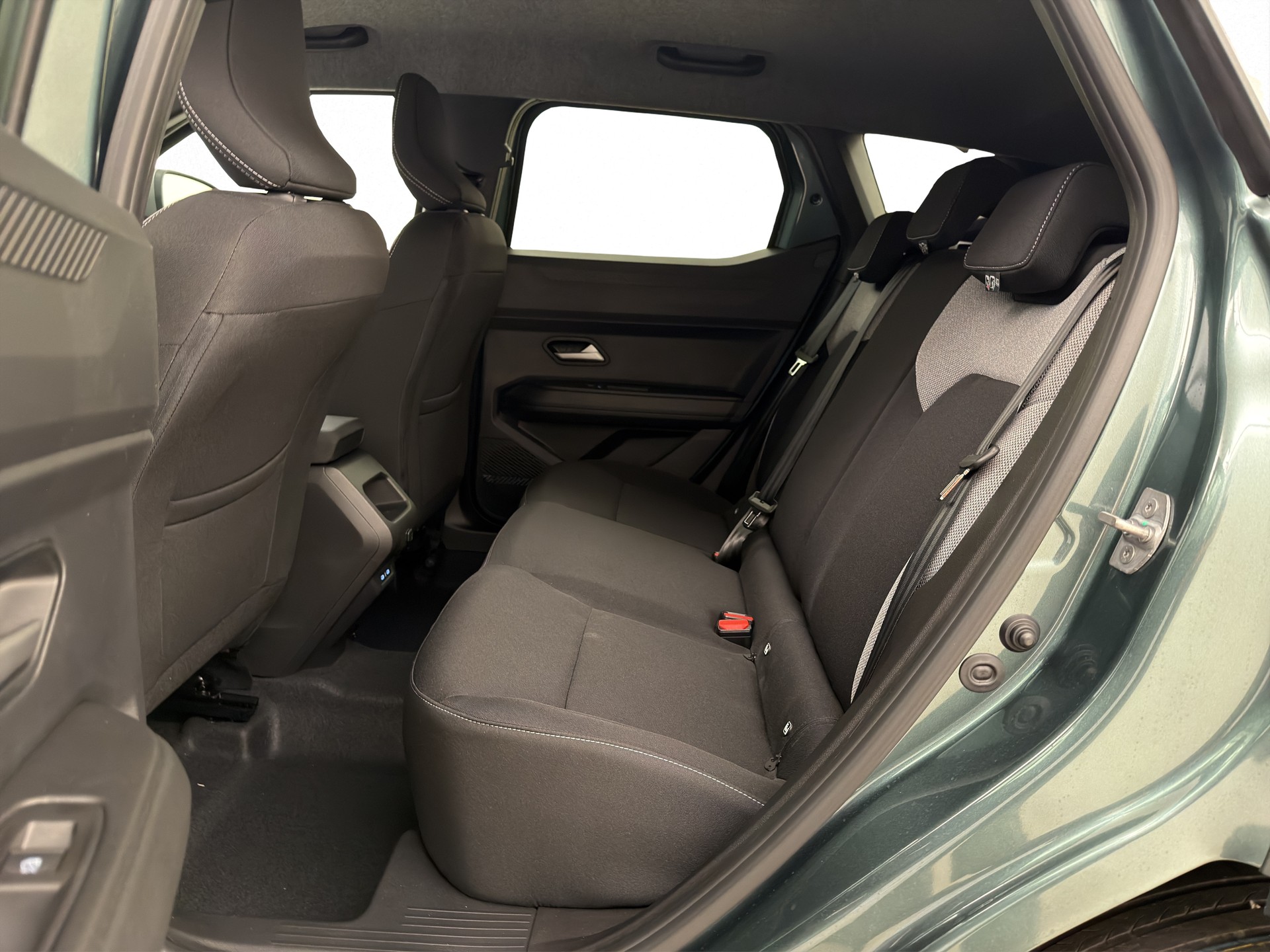 DACIA Duster 1.8 Hybrid Journey-image-11