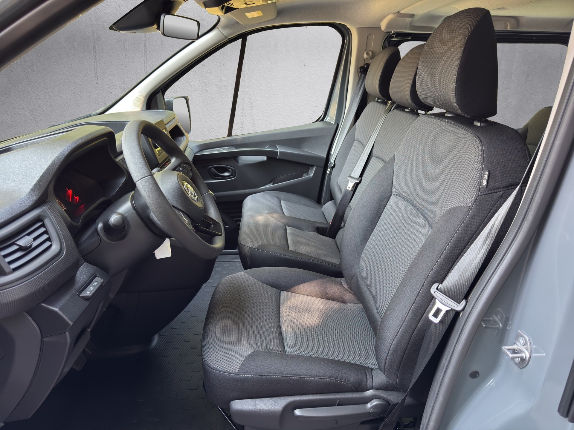 NISSAN Primastar DCT 170 L1H1 Acenta 9P-image-8
