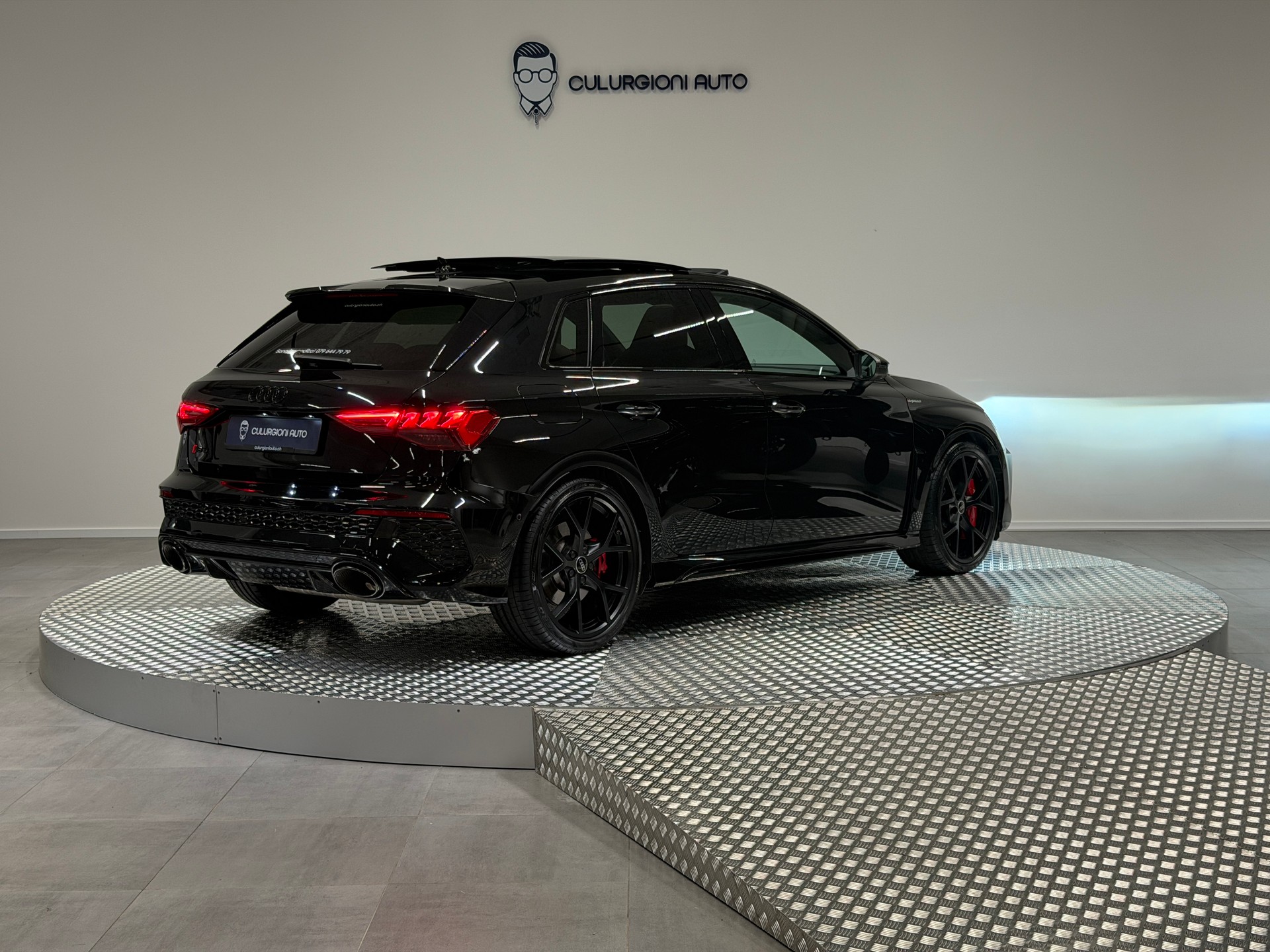 AUDI RS3 Sportback 2.5 TSI quattro S-tronic-image-4