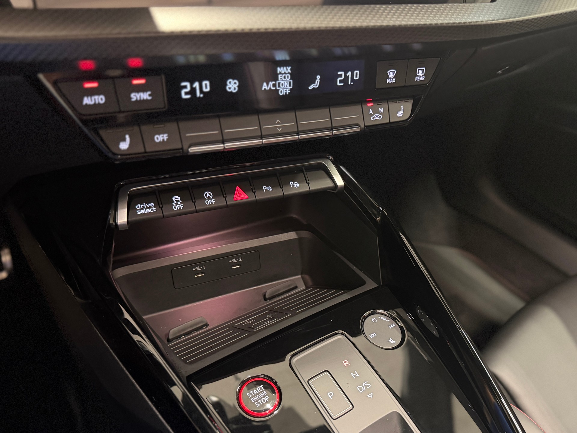 AUDI RS3 Sportback 2.5 TSI quattro S-tronic-image-12