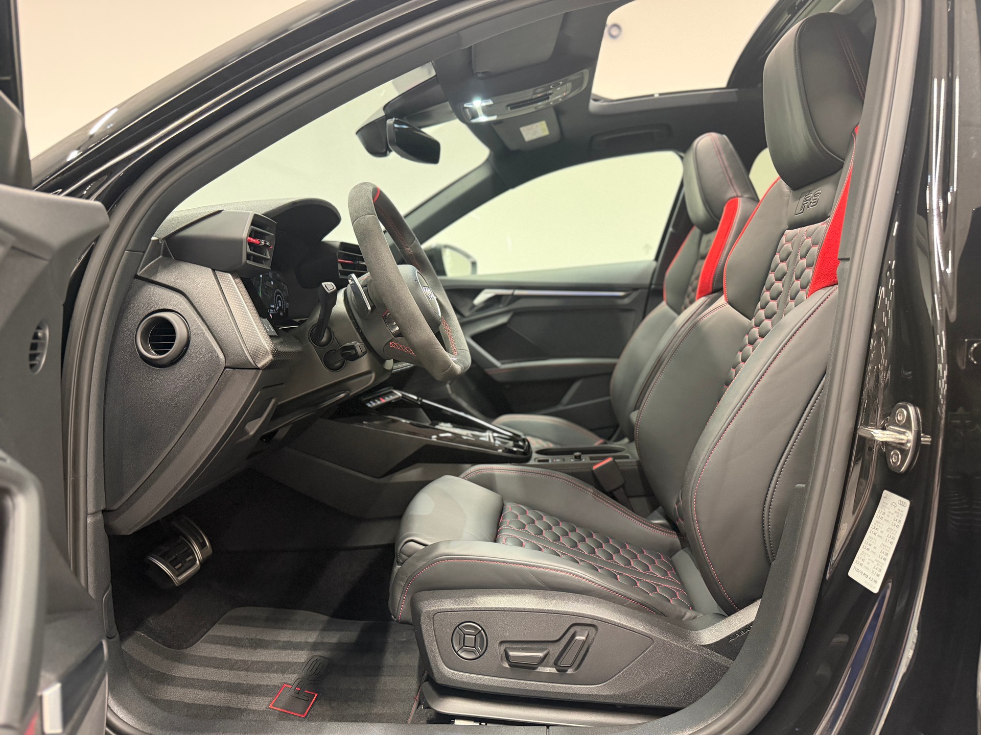 AUDI RS3 Sportback 2.5 TSI quattro S-tronic-image-13