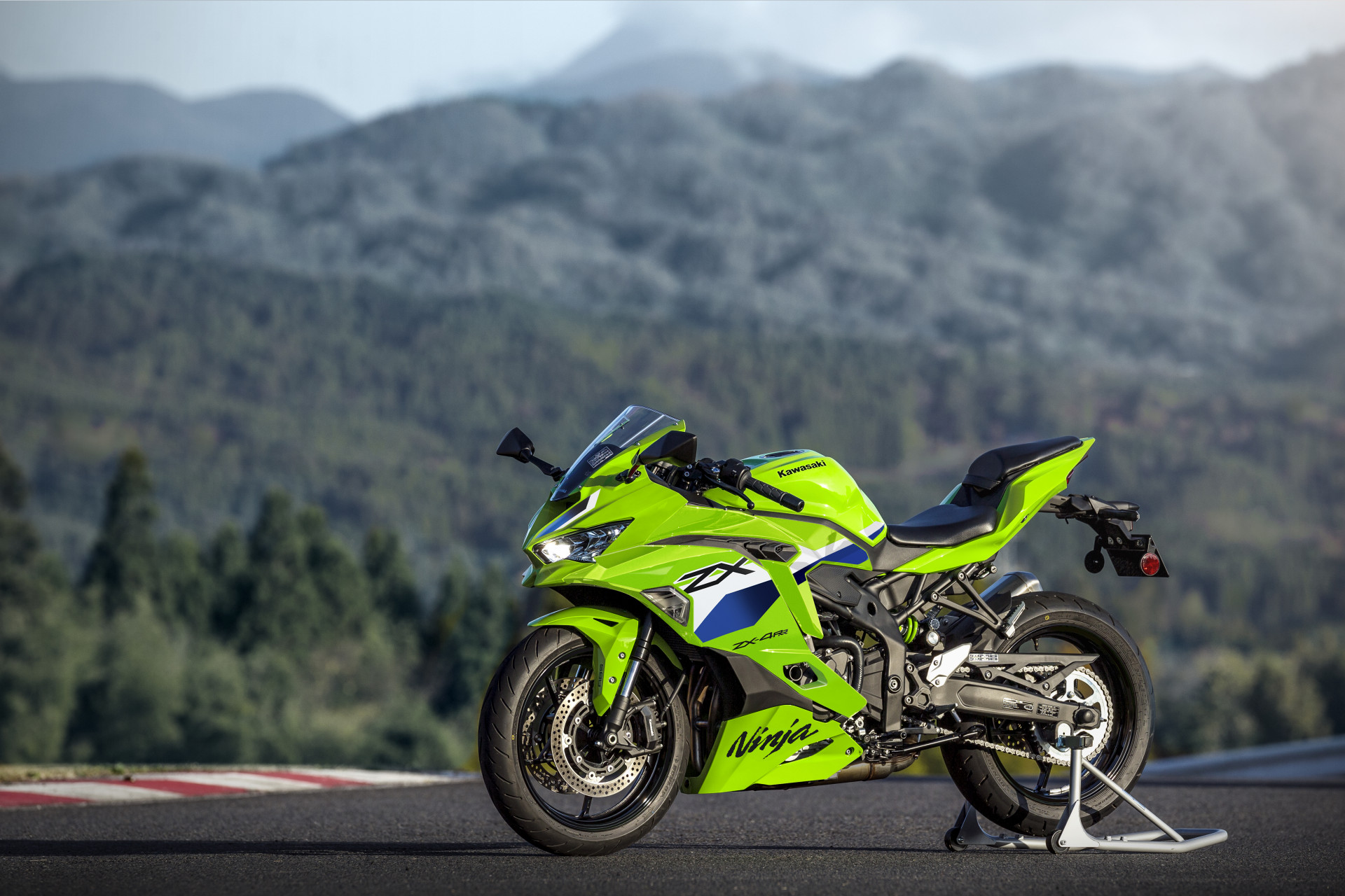 KAWASAKI Ninja ZX-4RR-showroom-element-3