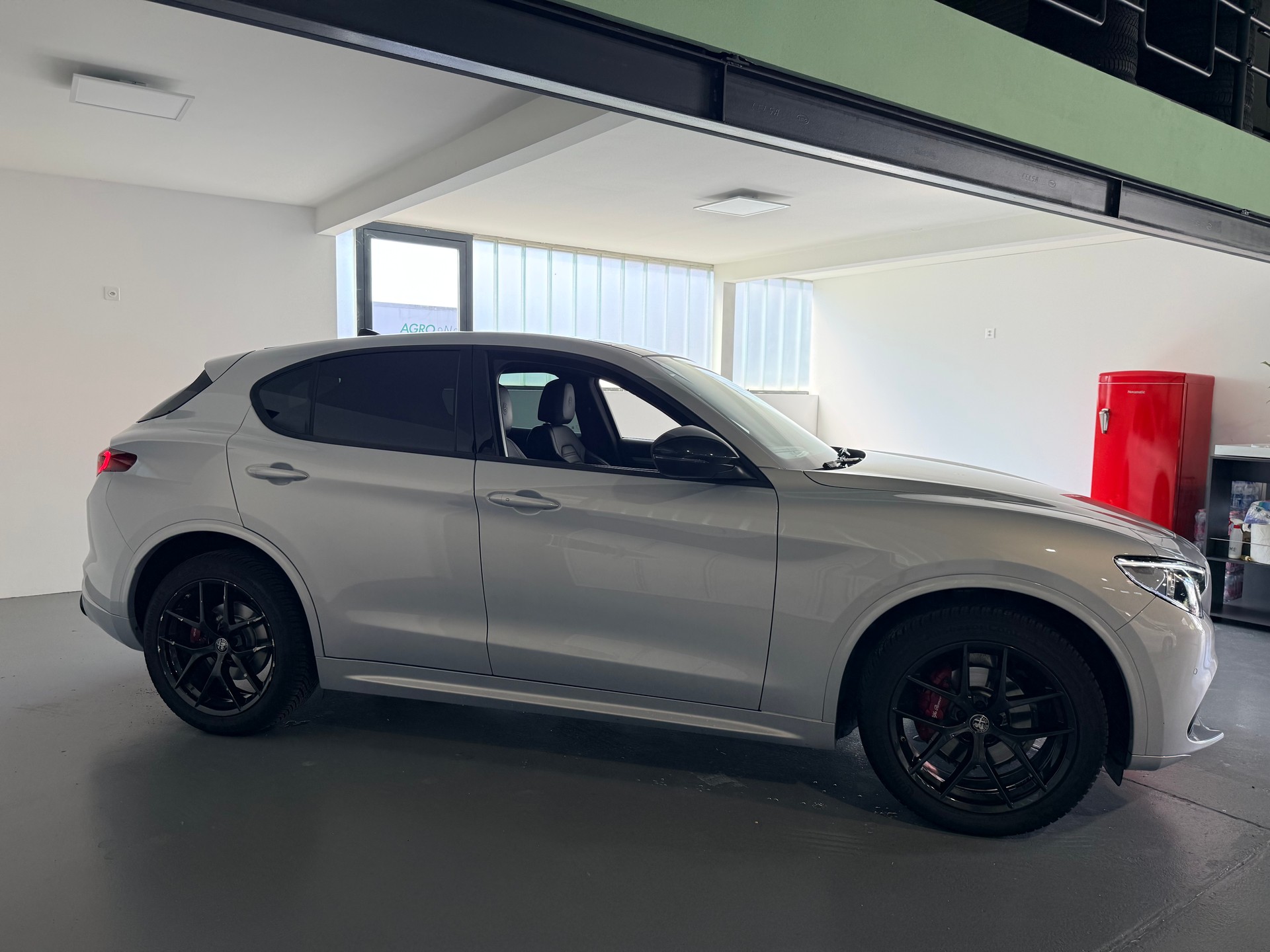 ALFA ROMEO Stelvio 2.0 Veloce Q4 Automatic-image-2