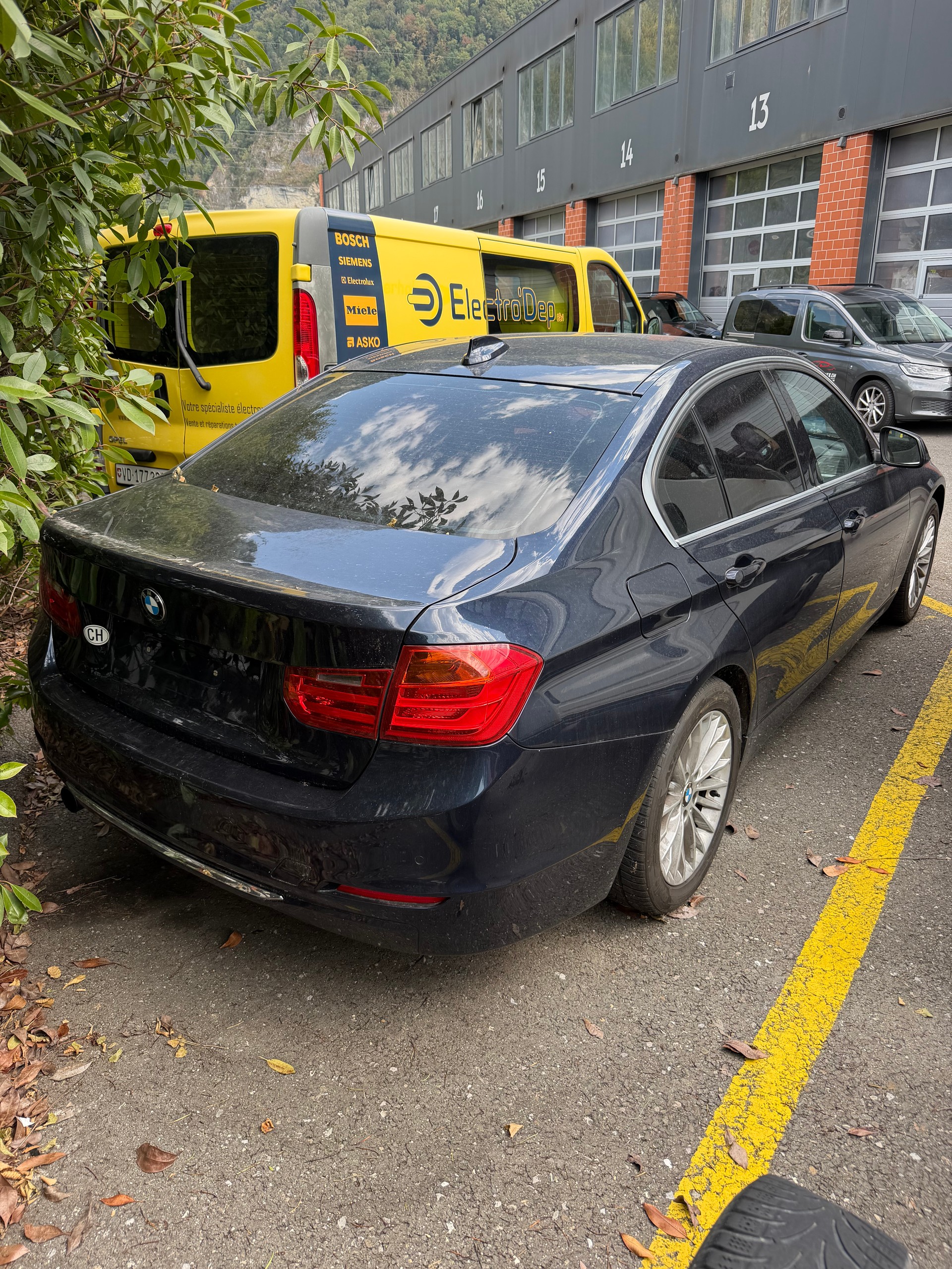 BMW 320i xDrive Sport Line Steptronic-image-2