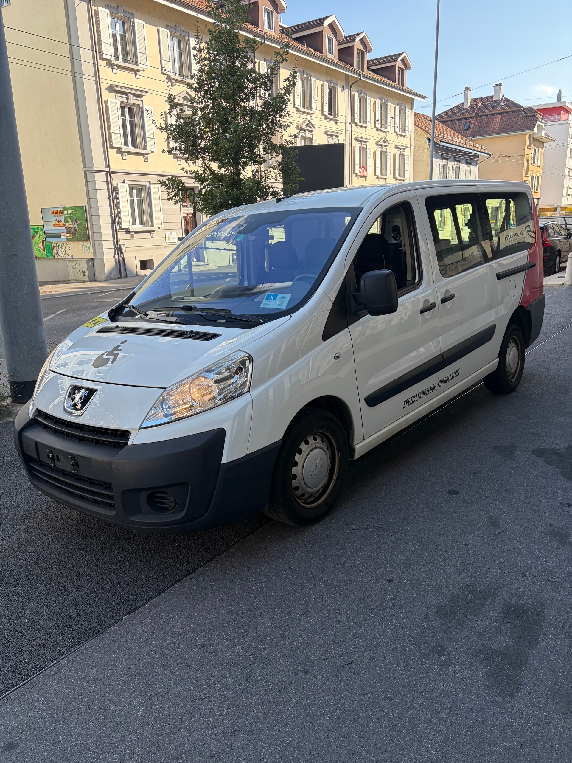 PEUGEOT 2.0 HDI 120 Loisirs 5/9P-image-1