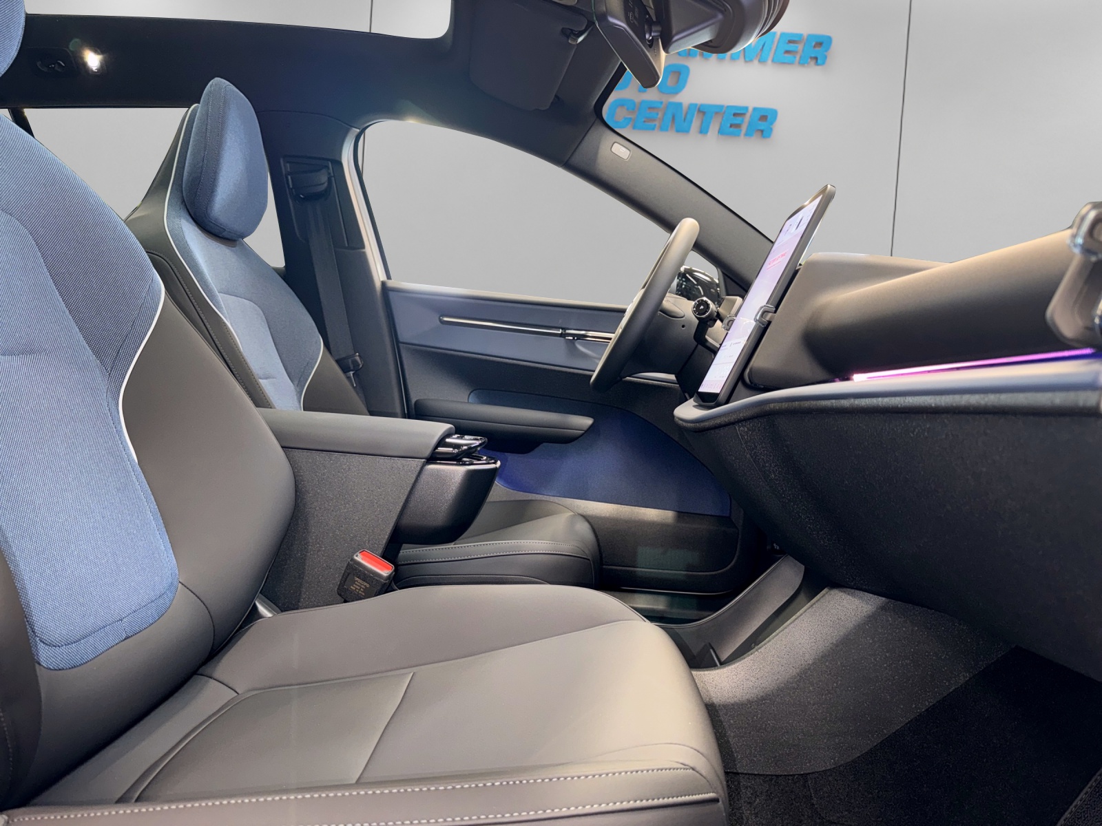 VOLVO EX30 E60 Twin Ultra Performance AWD-image-12