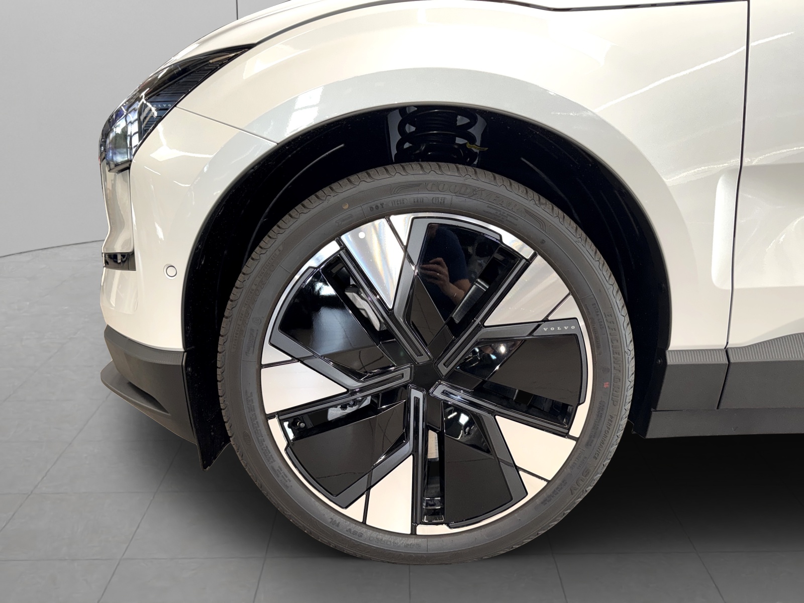 VOLVO EX30 E60 Twin Ultra Performance AWD-image-6