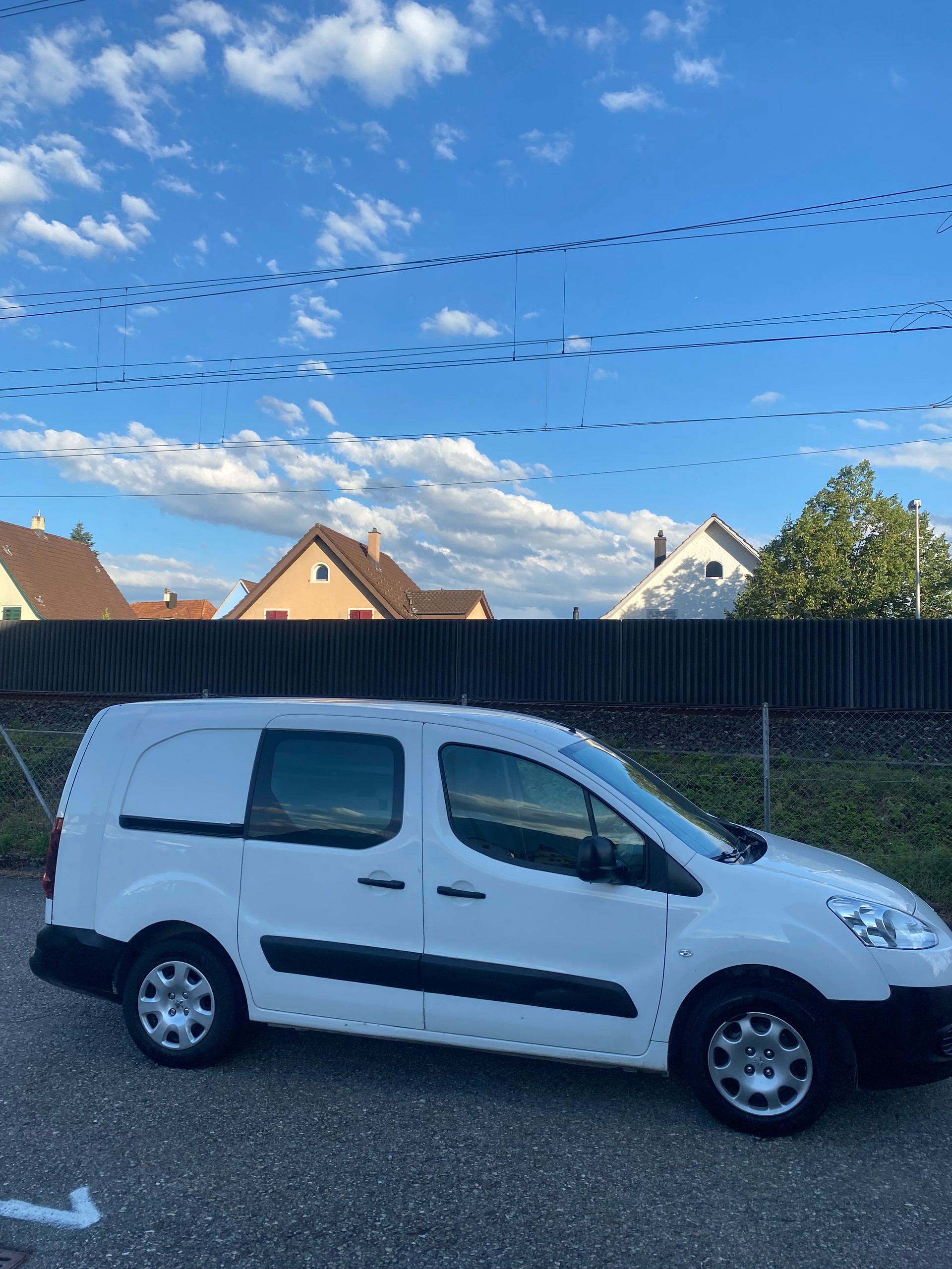 PEUGEOT Partner 1.6 e-HDI Urban Pack-image-6