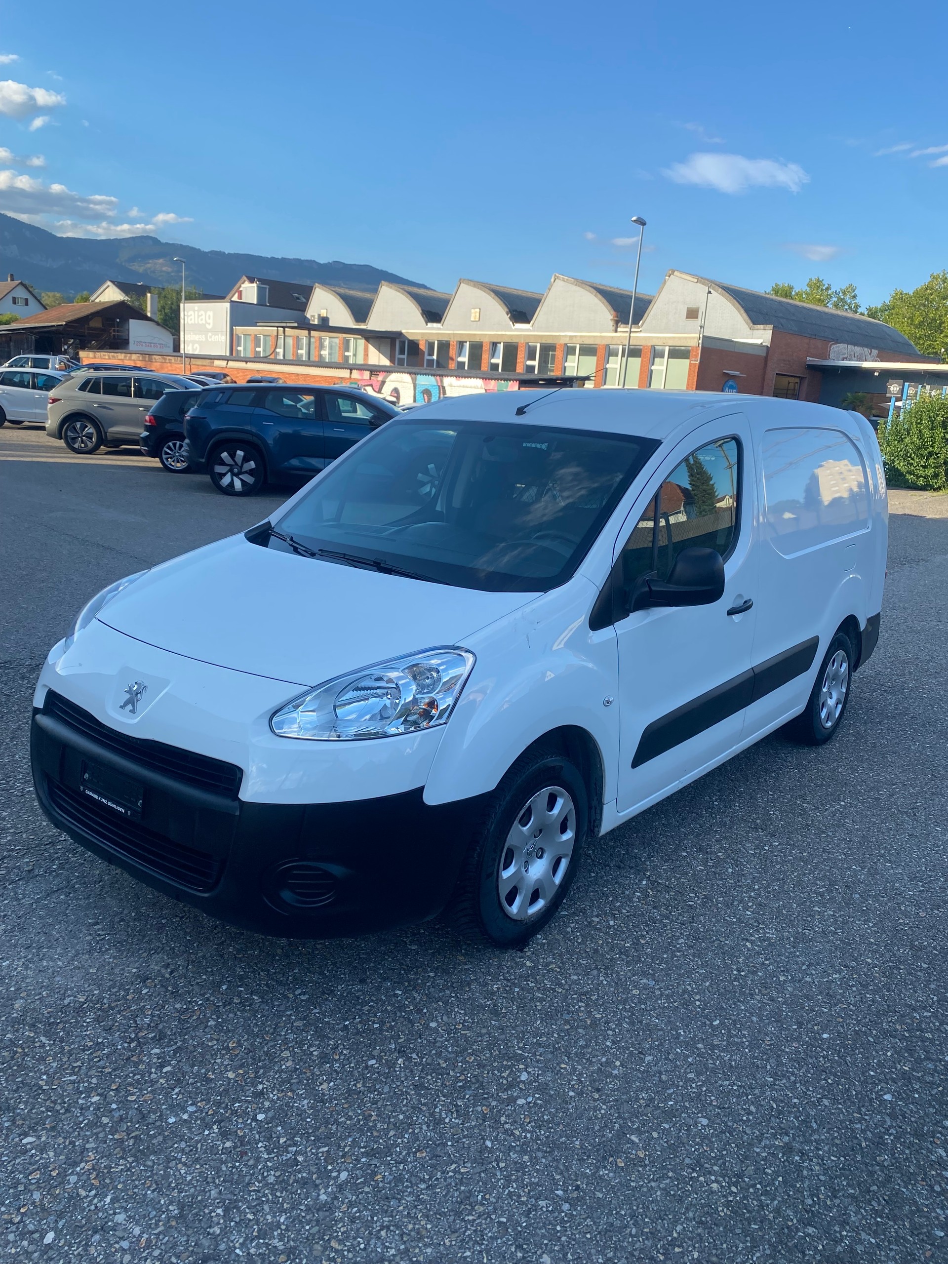 PEUGEOT Partner 1.6 e-HDI Urban Pack-image-12
