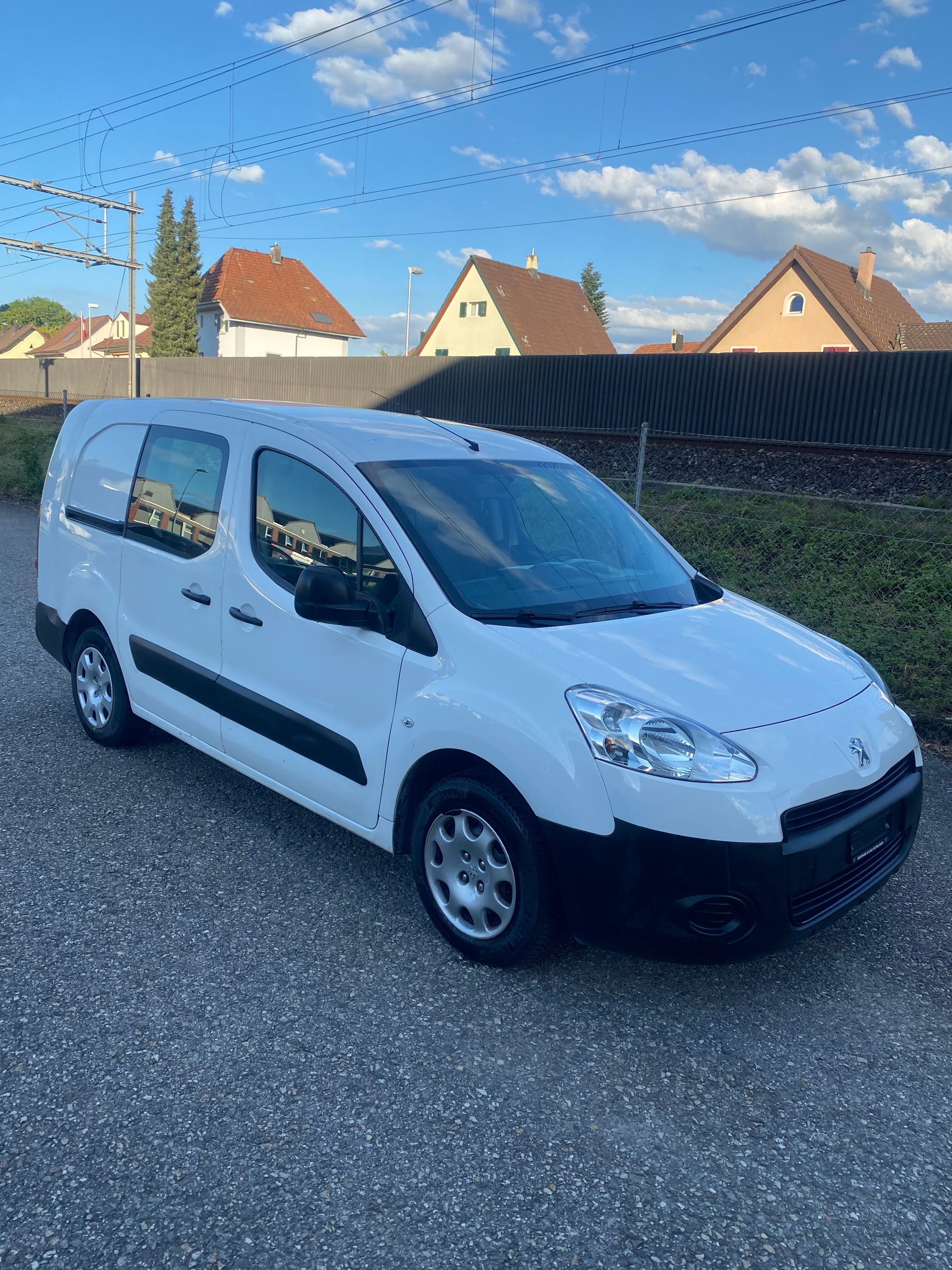PEUGEOT Partner 1.6 e-HDI Urban Pack-image-10