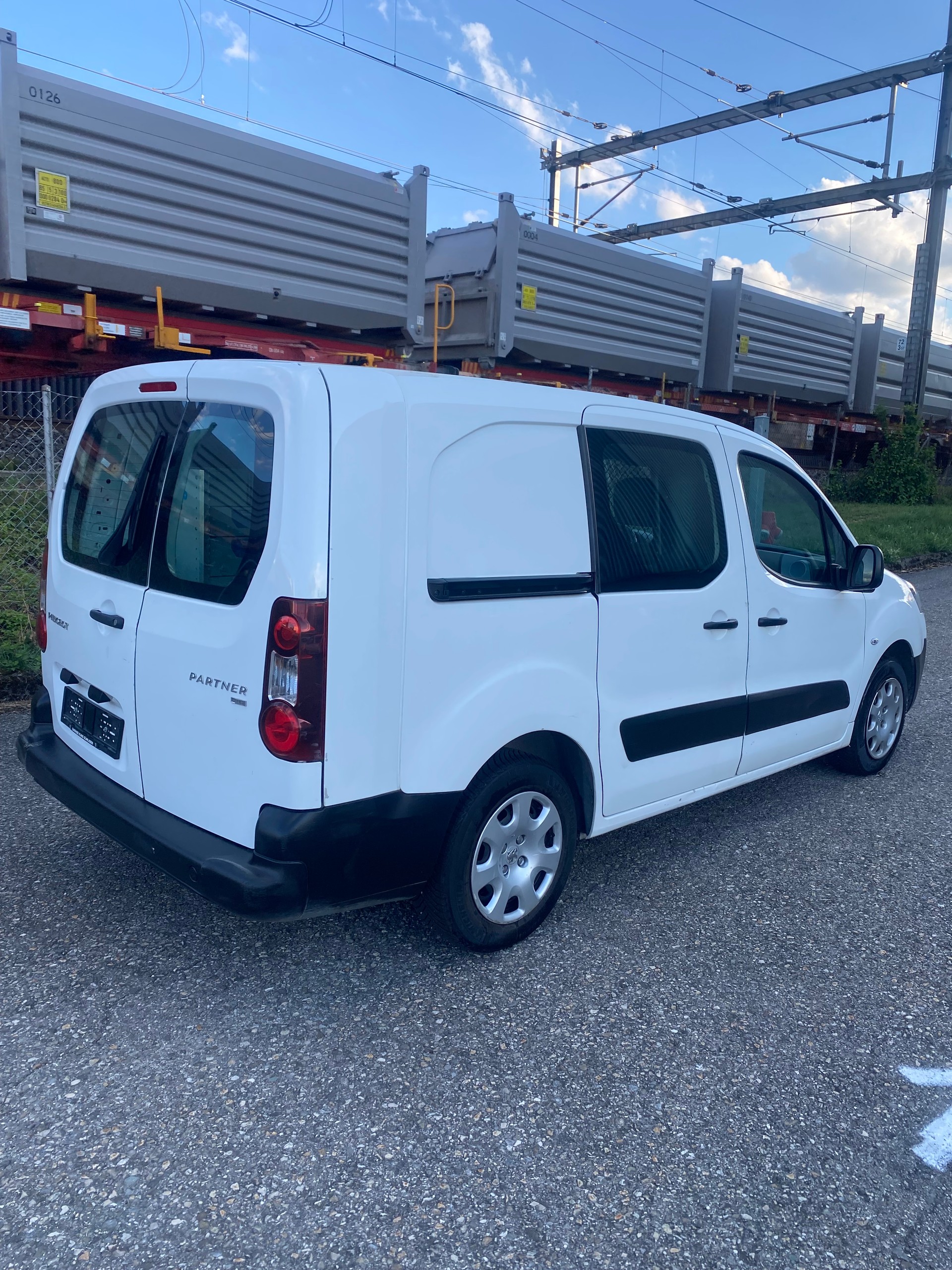 PEUGEOT Partner 1.6 e-HDI Urban Pack-image-5