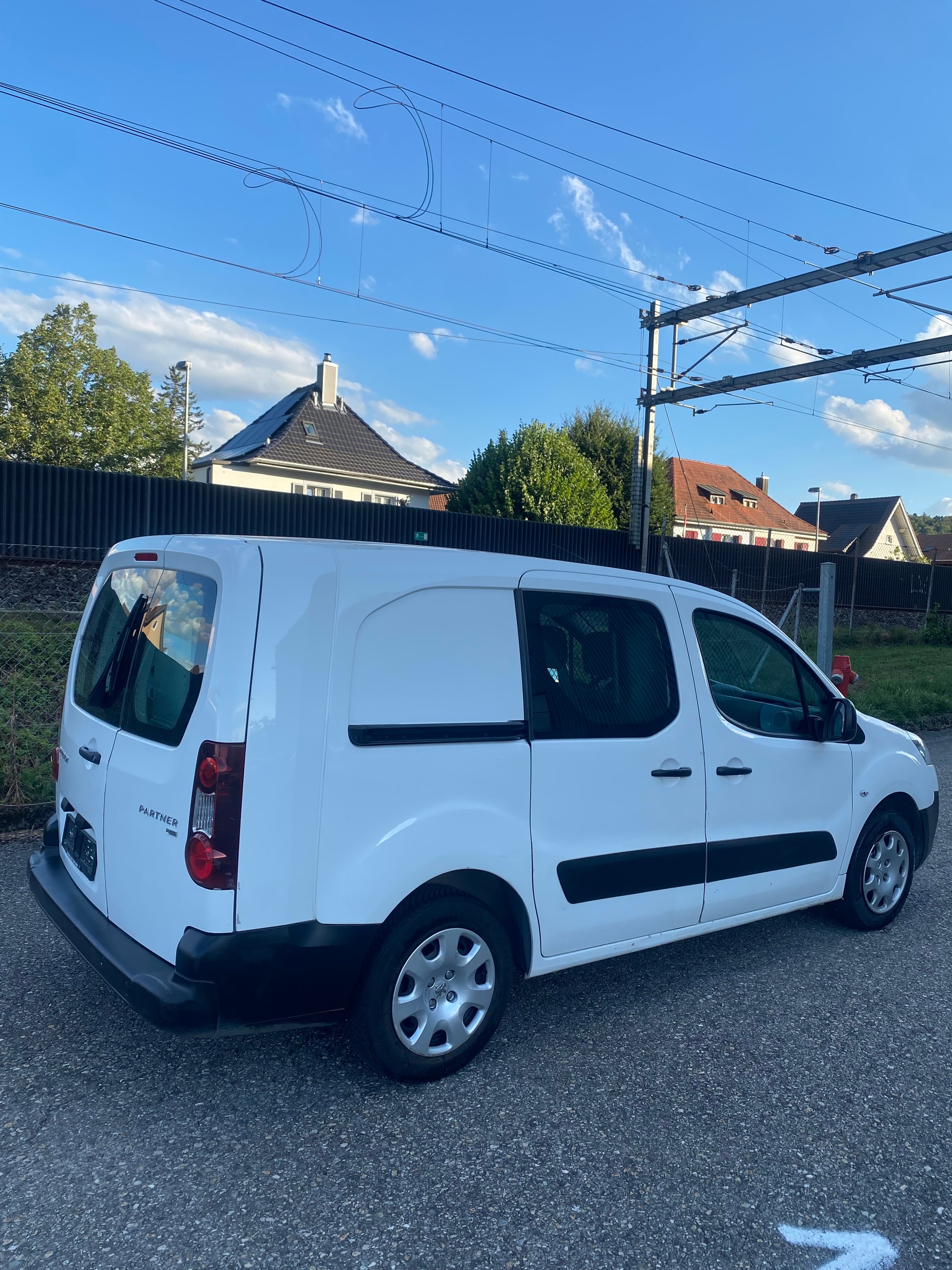 PEUGEOT Partner 1.6 e-HDI Urban Pack-image-2
