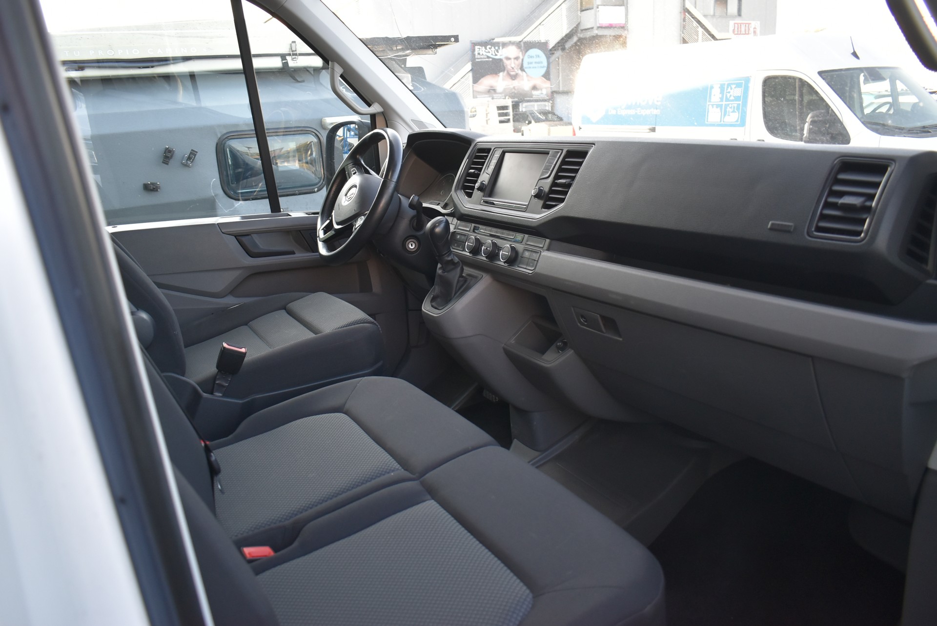 VW Crafter 35 2.0 BiTDI Entry L3 A-image-4