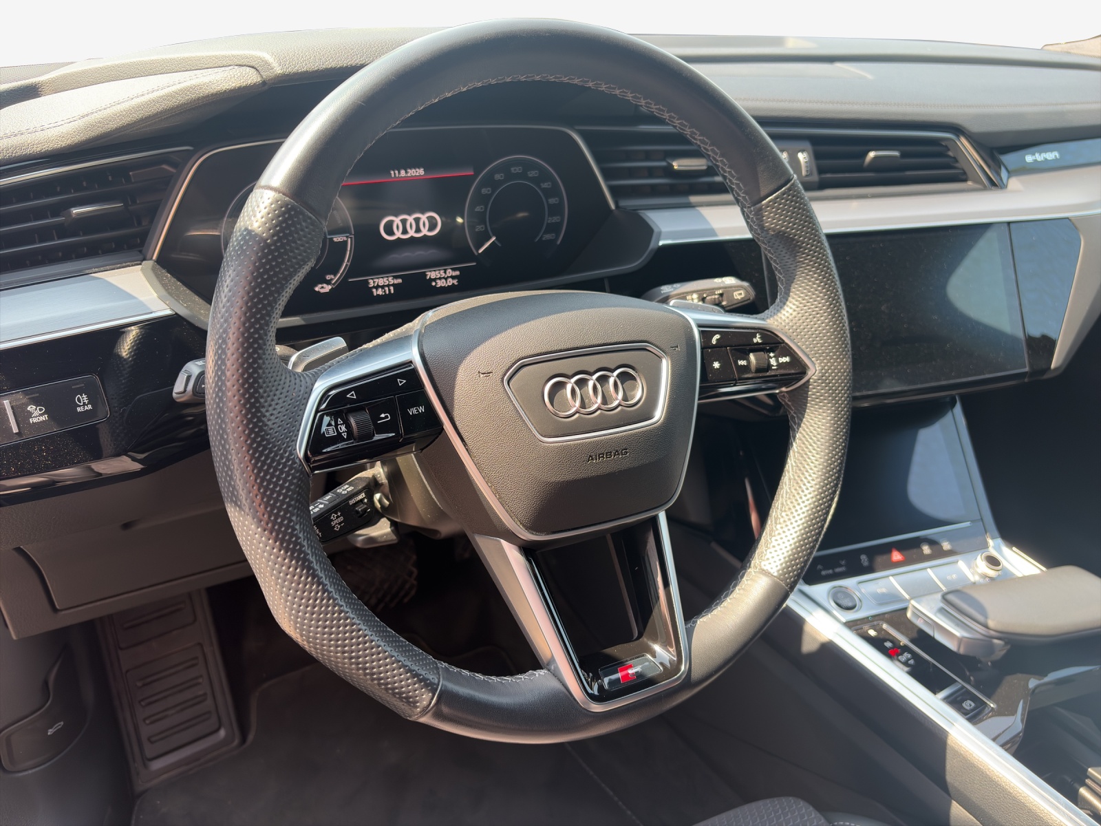 AUDI e-tron 55 Advanced Black Edition quattro-image-10