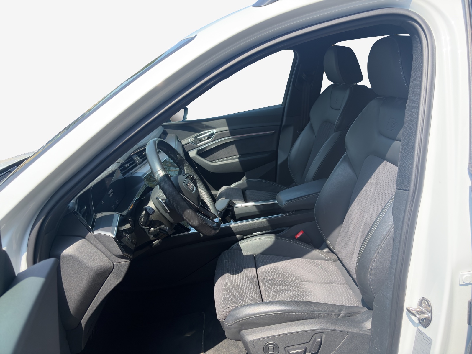 AUDI e-tron 55 Advanced Black Edition quattro-image-8