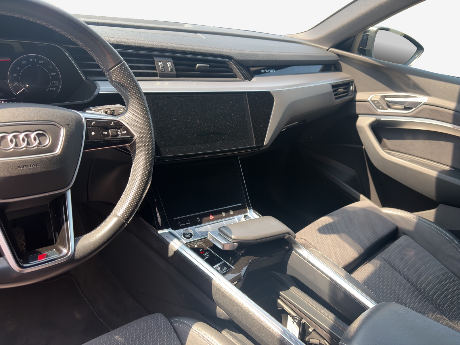 AUDI e-tron 55 Advanced Black Edition quattro-image-11