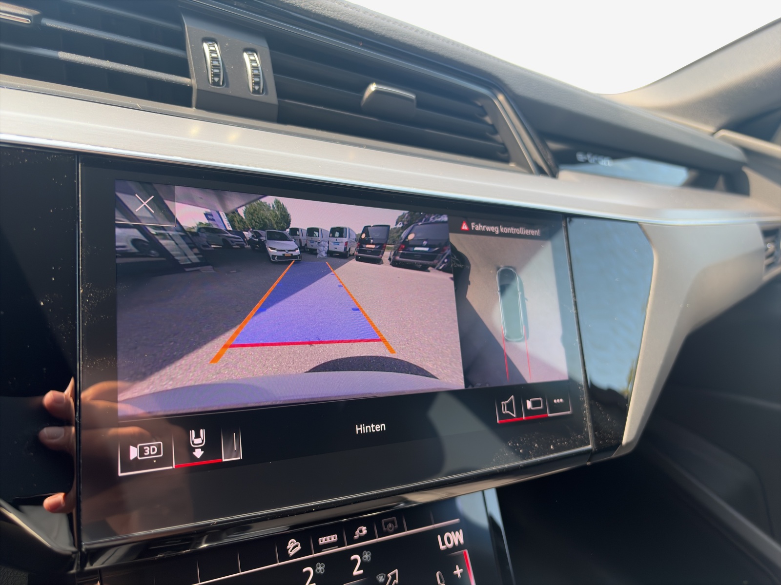 AUDI e-tron 55 Advanced Black Edition quattro-image-16