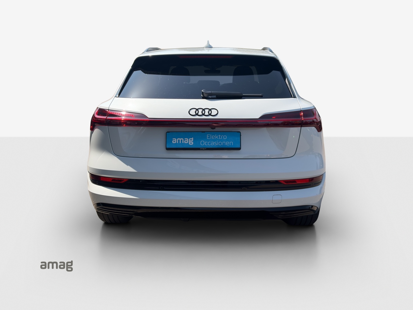 AUDI e-tron 55 Advanced Black Edition quattro-image-4