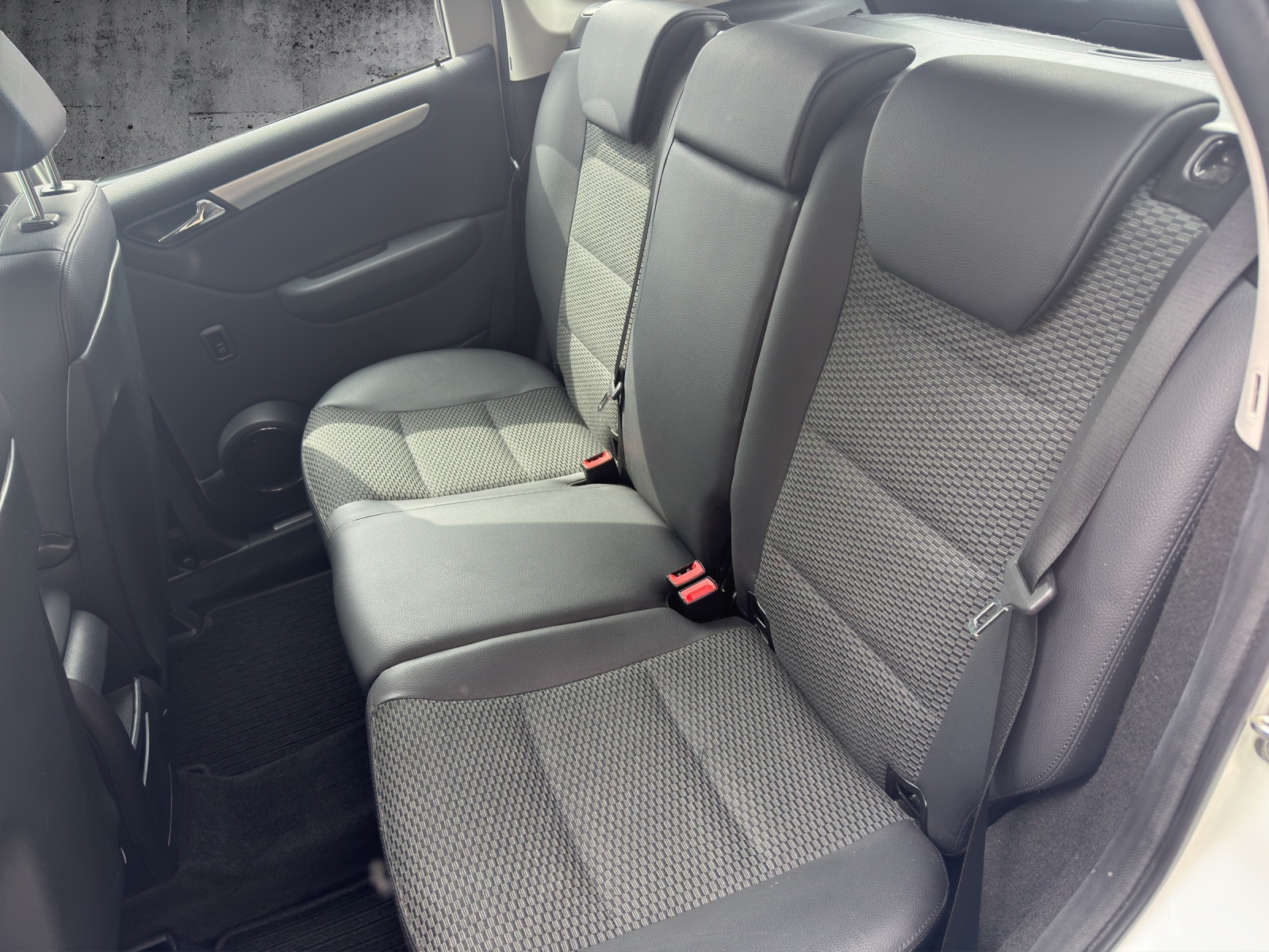 MERCEDES-BENZ A 180 Avantgarde Selection Autotronic-image-7