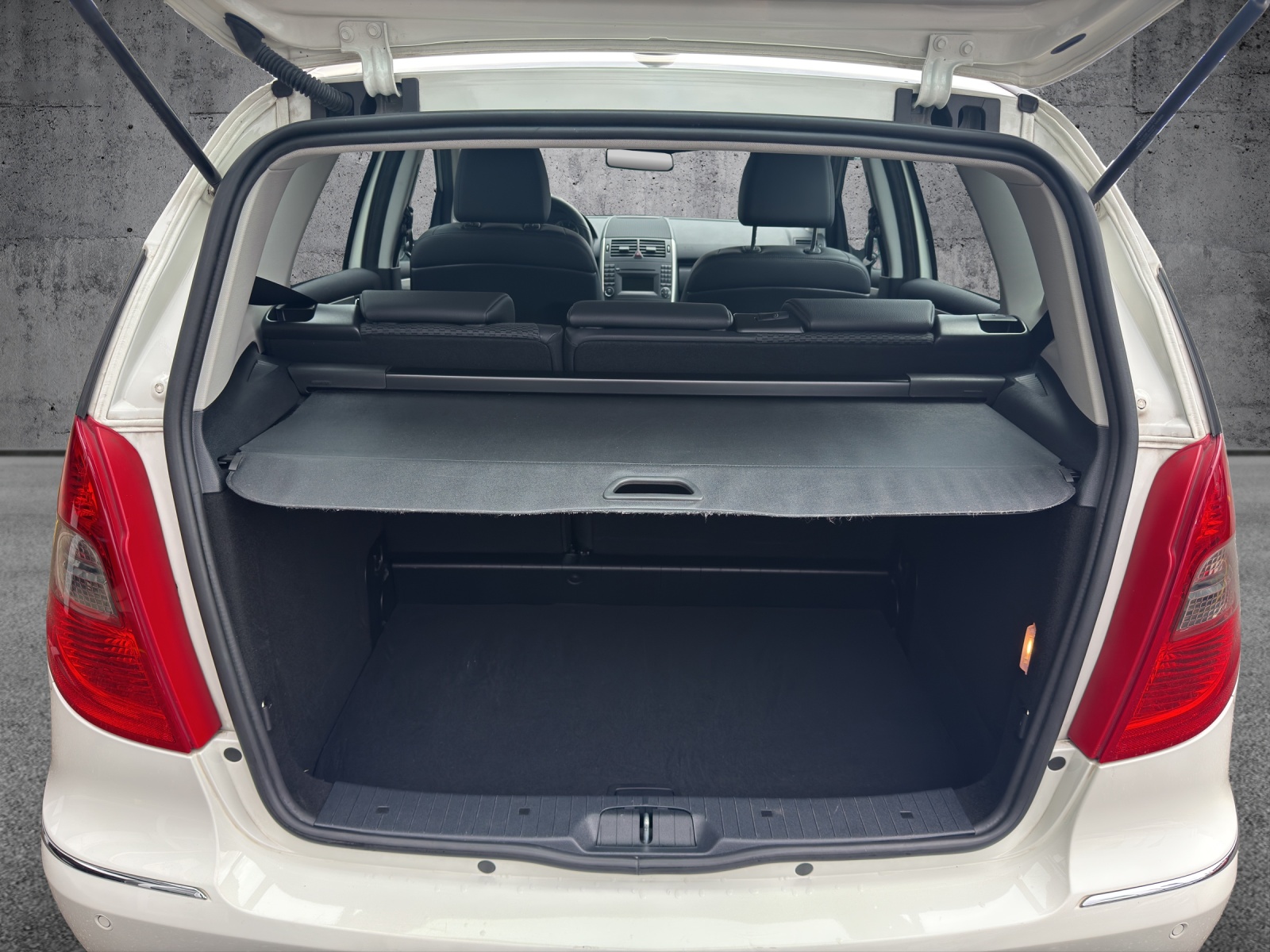 MERCEDES-BENZ A 180 Avantgarde Selection Autotronic-image-8