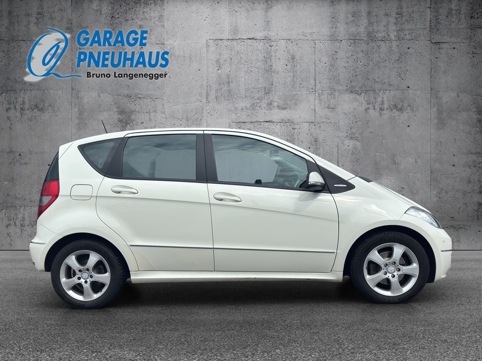 MERCEDES-BENZ A 180 Avantgarde Selection Autotronic-image-19