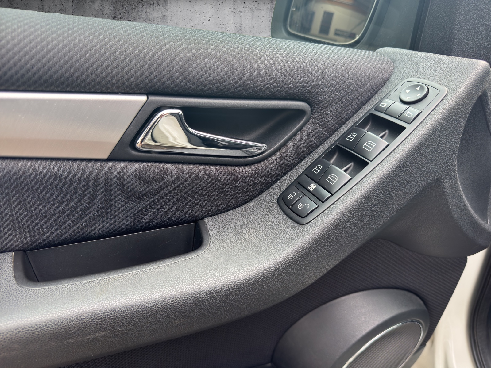 MERCEDES-BENZ A 180 Avantgarde Selection Autotronic-image-5