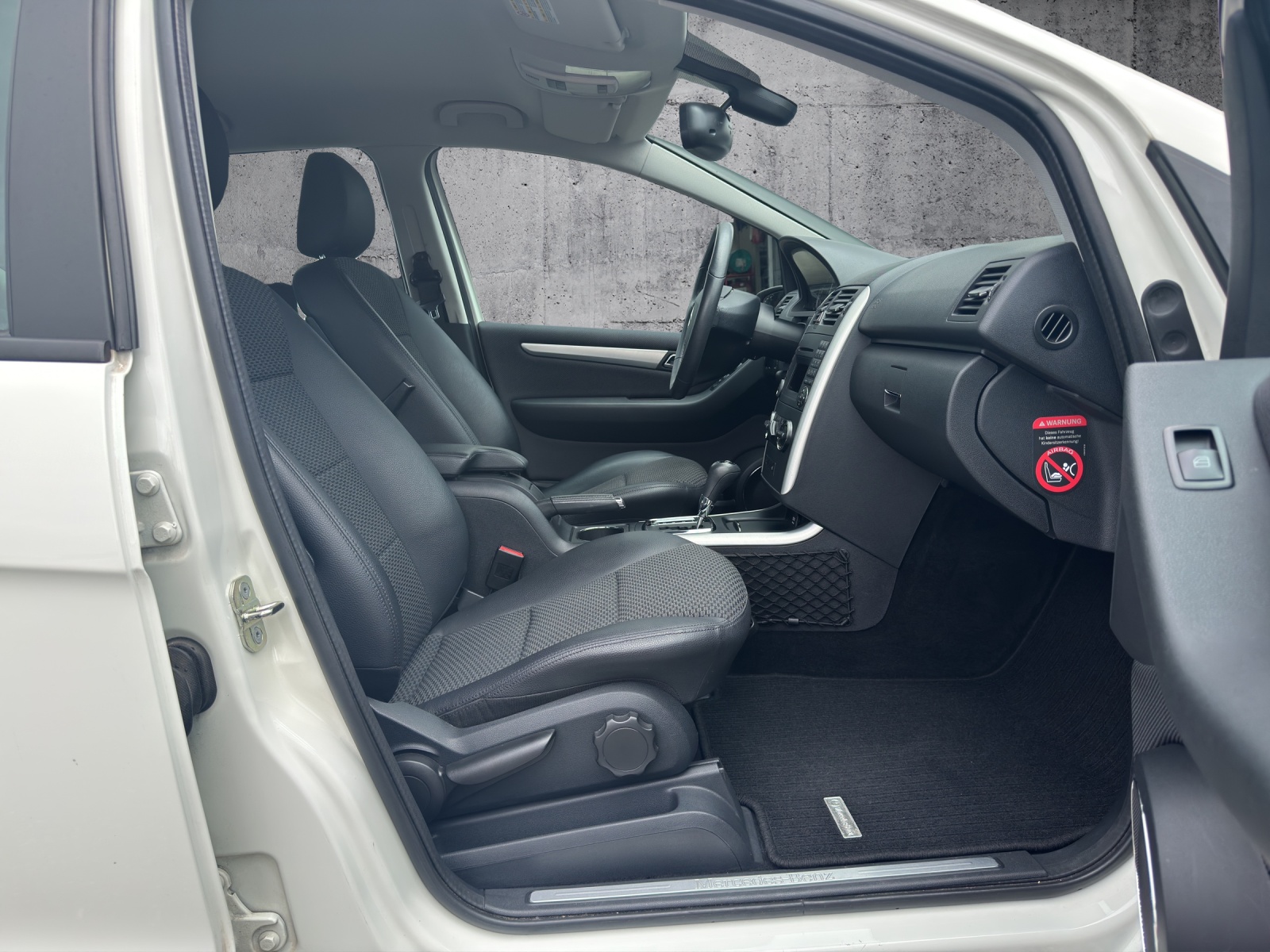 MERCEDES-BENZ A 180 Avantgarde Selection Autotronic-image-11